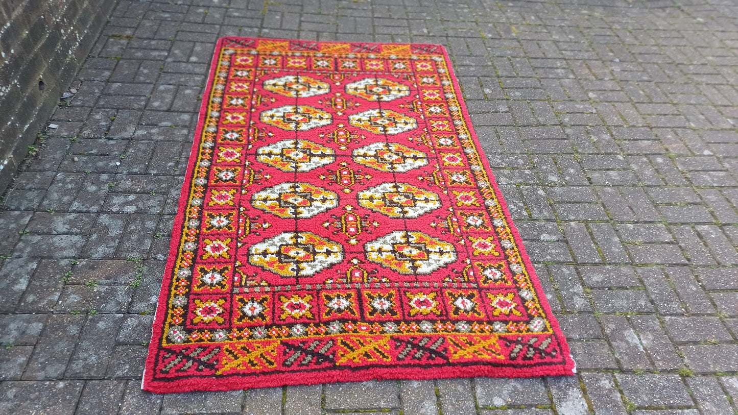 Quality Large Red Pattern Vintage Woollen Woven Decorative Vintage Rug 70s or 80s Vibrant Red