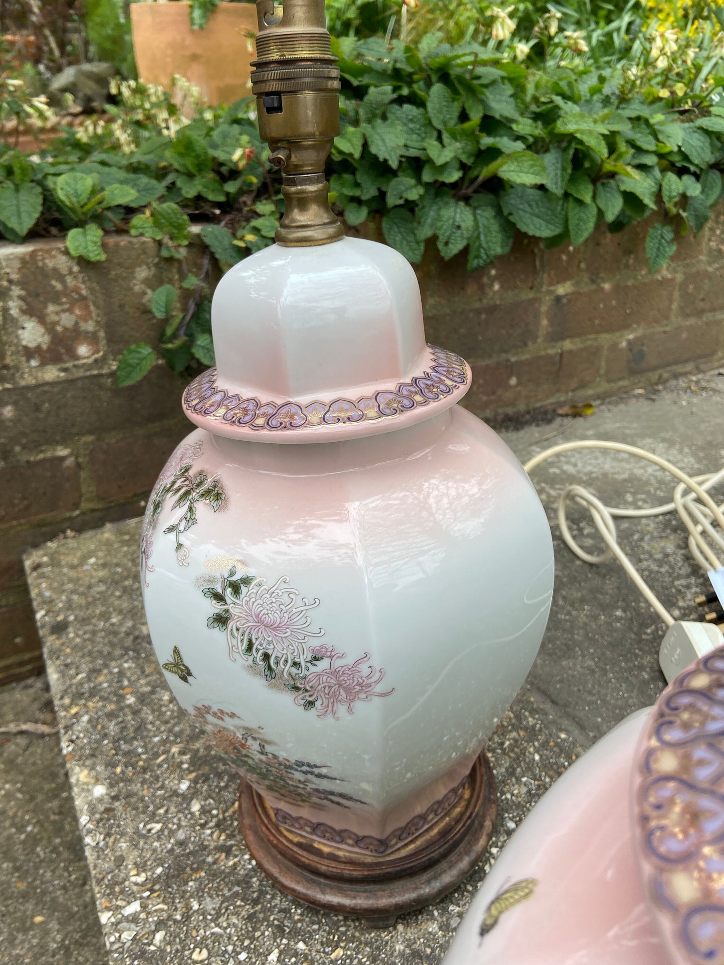 Stunning pair of vintage pink and white oriental chinese ginger jar style lamps - excellent condition, working table lamps, pair table lamps