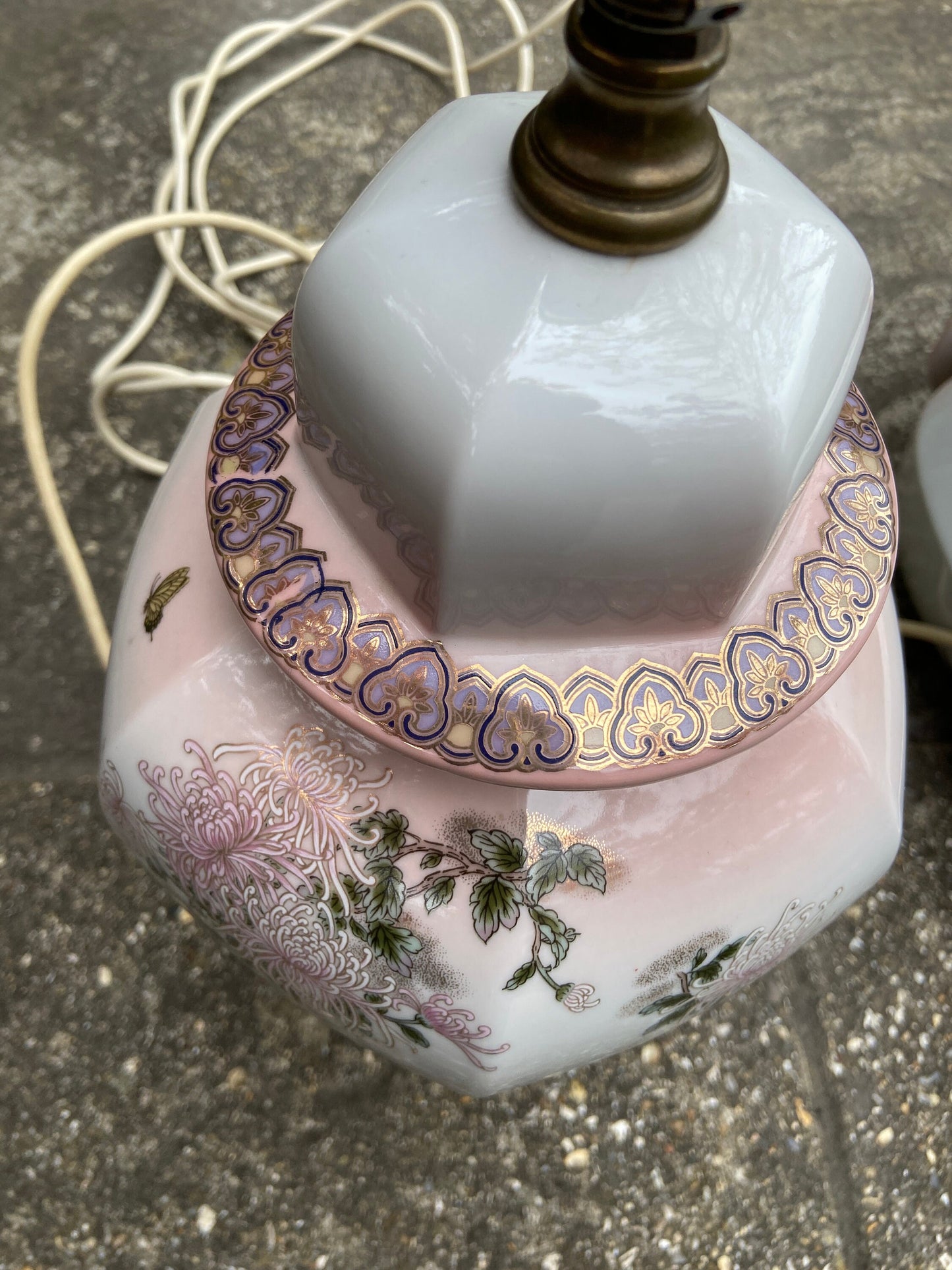 Stunning pair of vintage pink and white oriental chinese ginger jar style lamps - excellent condition, working table lamps, pair table lamps