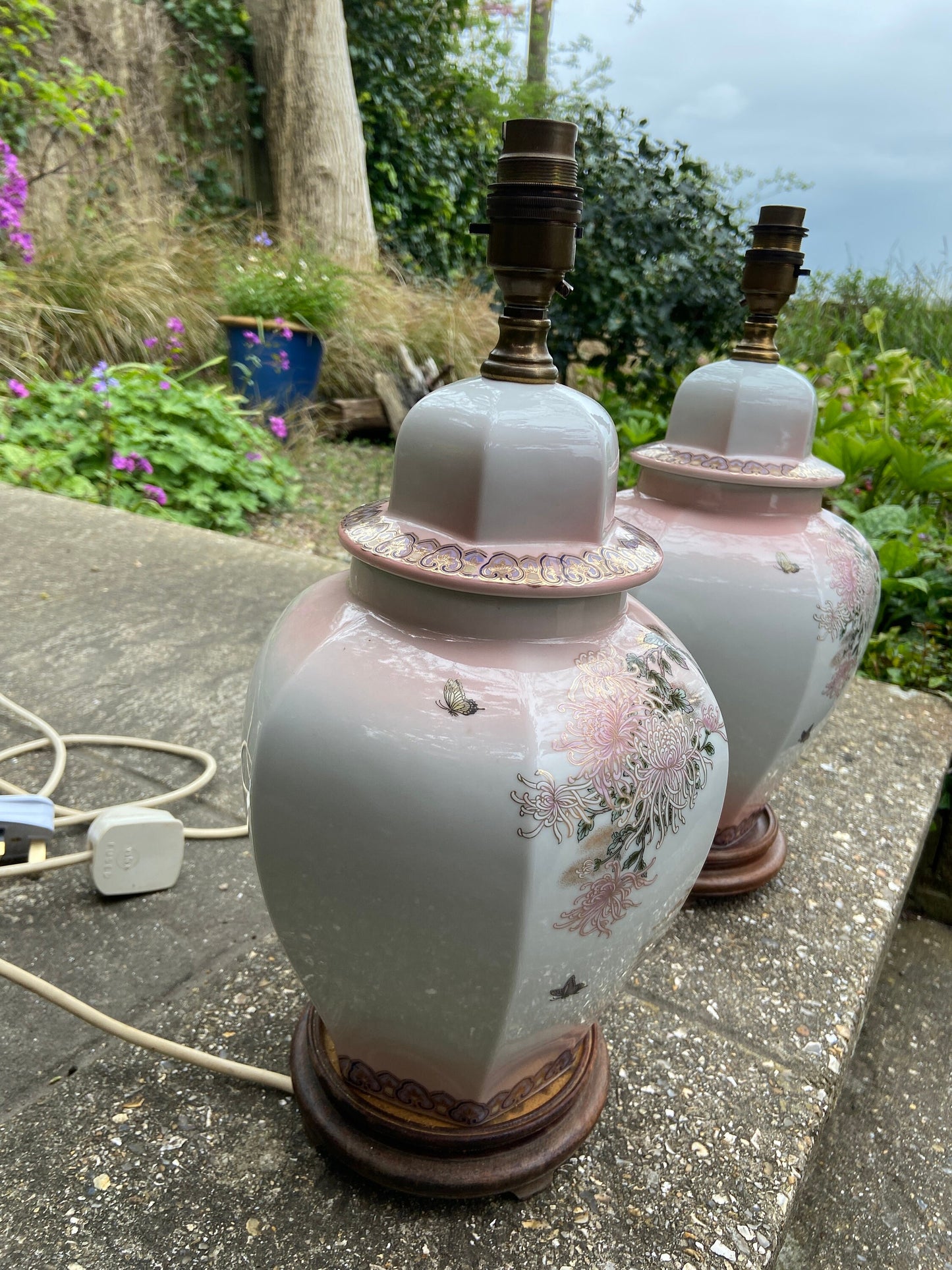 Stunning pair of vintage pink and white oriental chinese ginger jar style lamps - excellent condition, working table lamps, pair table lamps