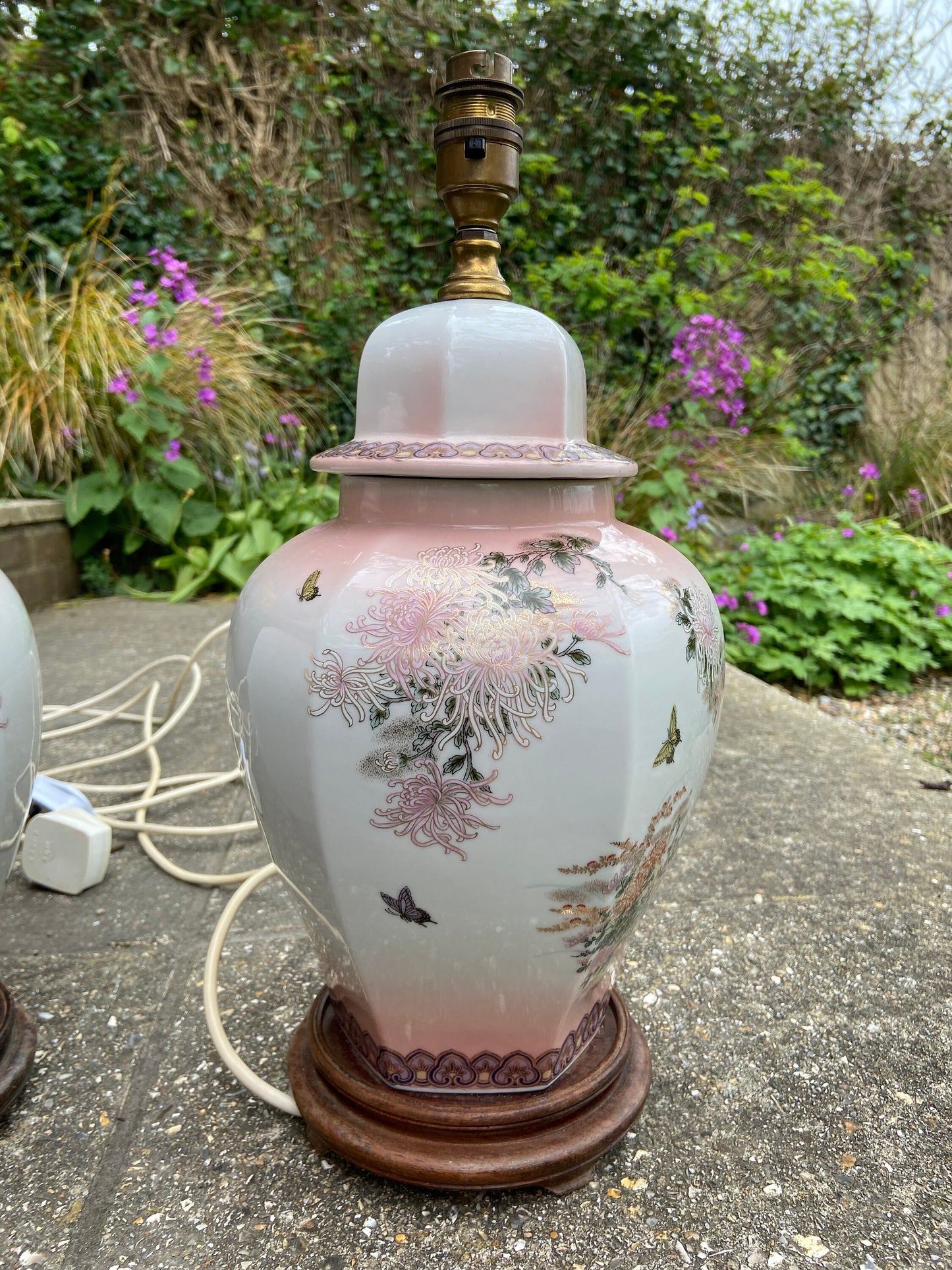 Stunning pair of vintage pink and white oriental chinese ginger jar style lamps - excellent condition, working table lamps, pair table lamps