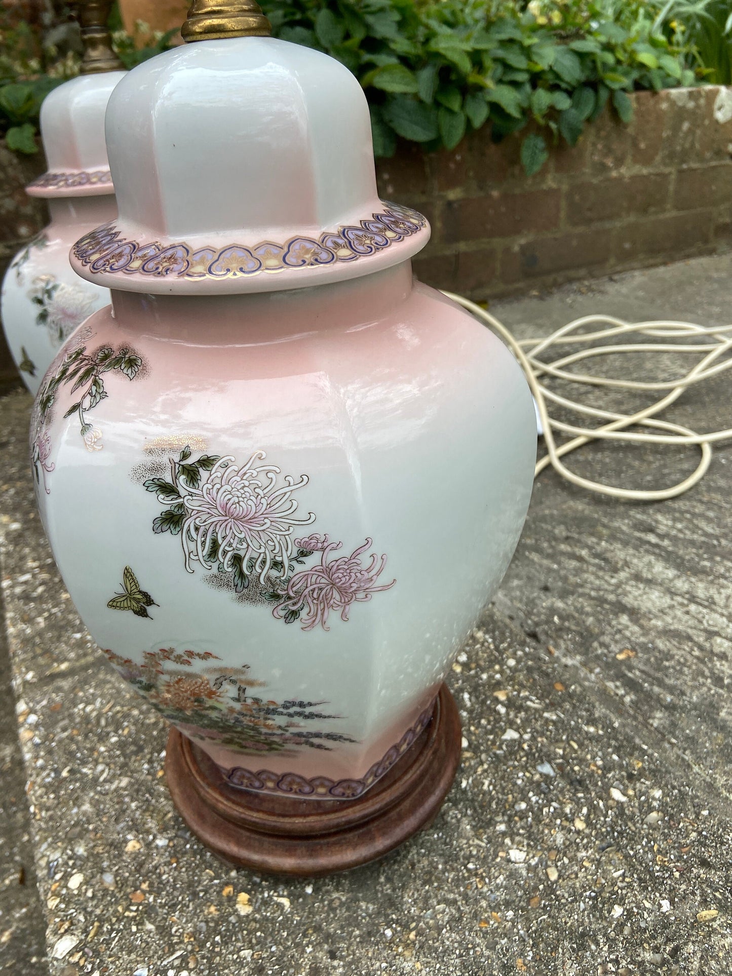Stunning pair of vintage pink and white oriental chinese ginger jar style lamps - excellent condition, working table lamps, pair table lamps