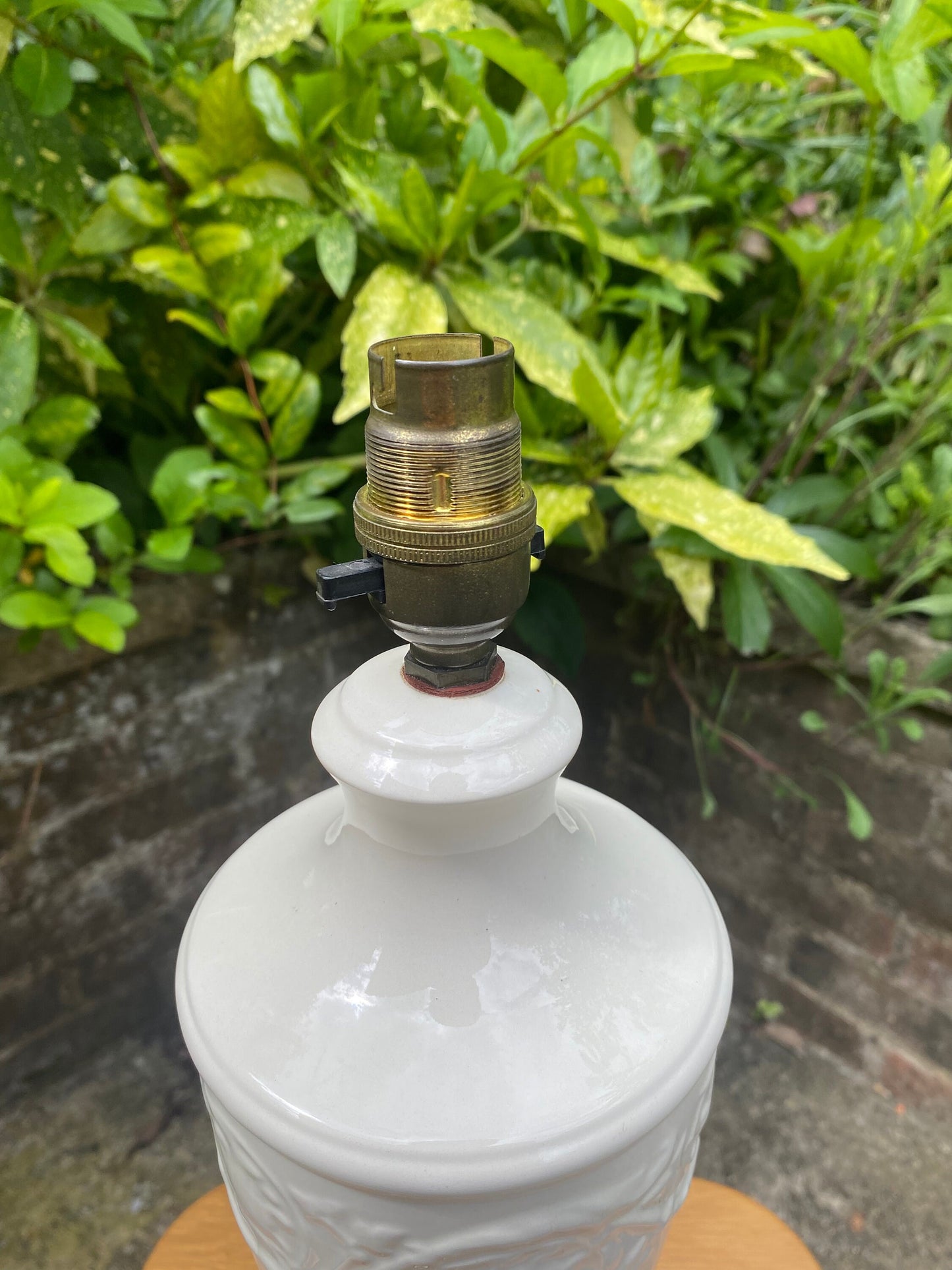 Marvellous large cream classical style ceramic lamp on square wooden base - vintage table lamp, working lamp