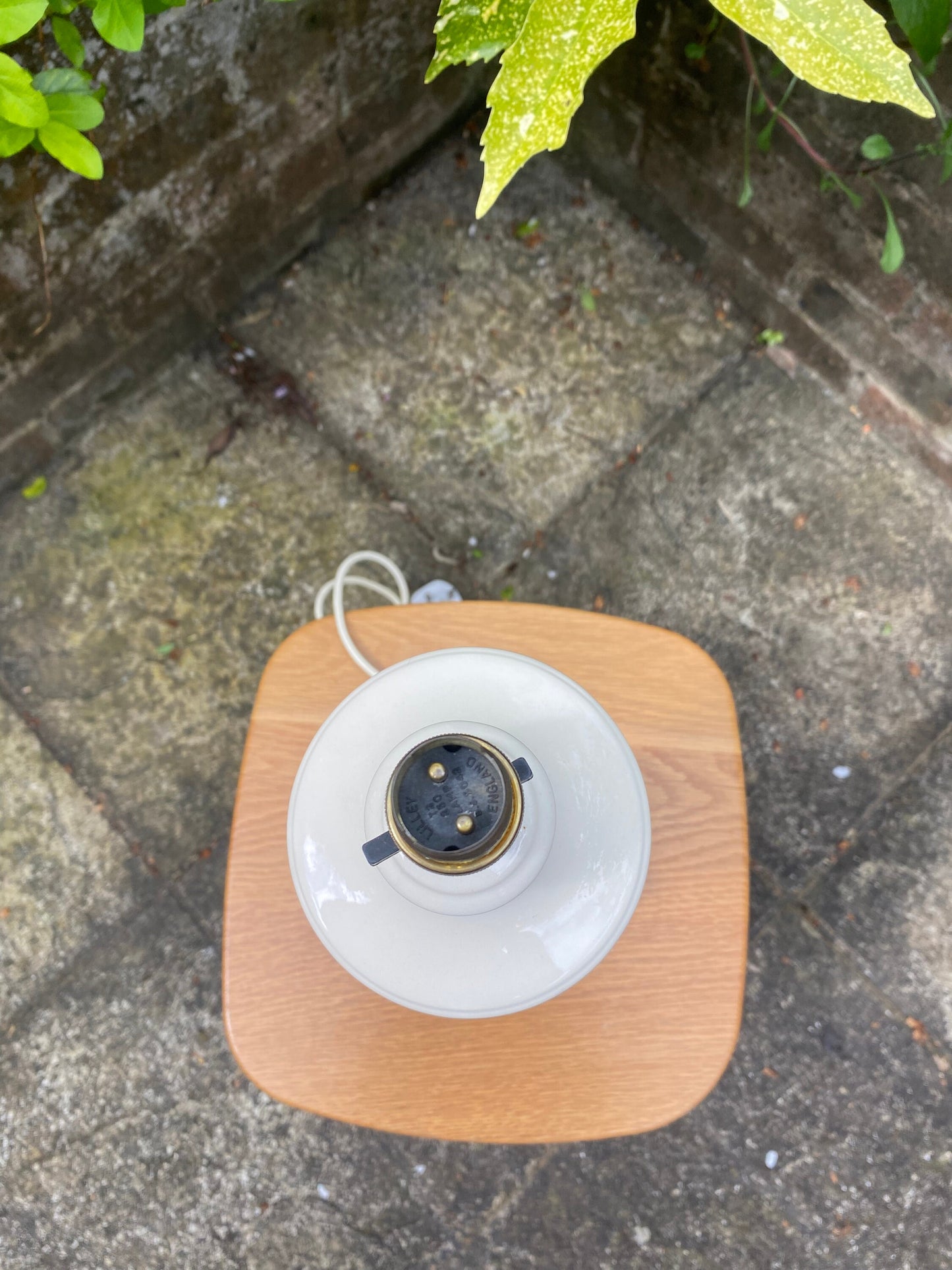 Marvellous large cream classical style ceramic lamp on square wooden base - vintage table lamp, working lamp
