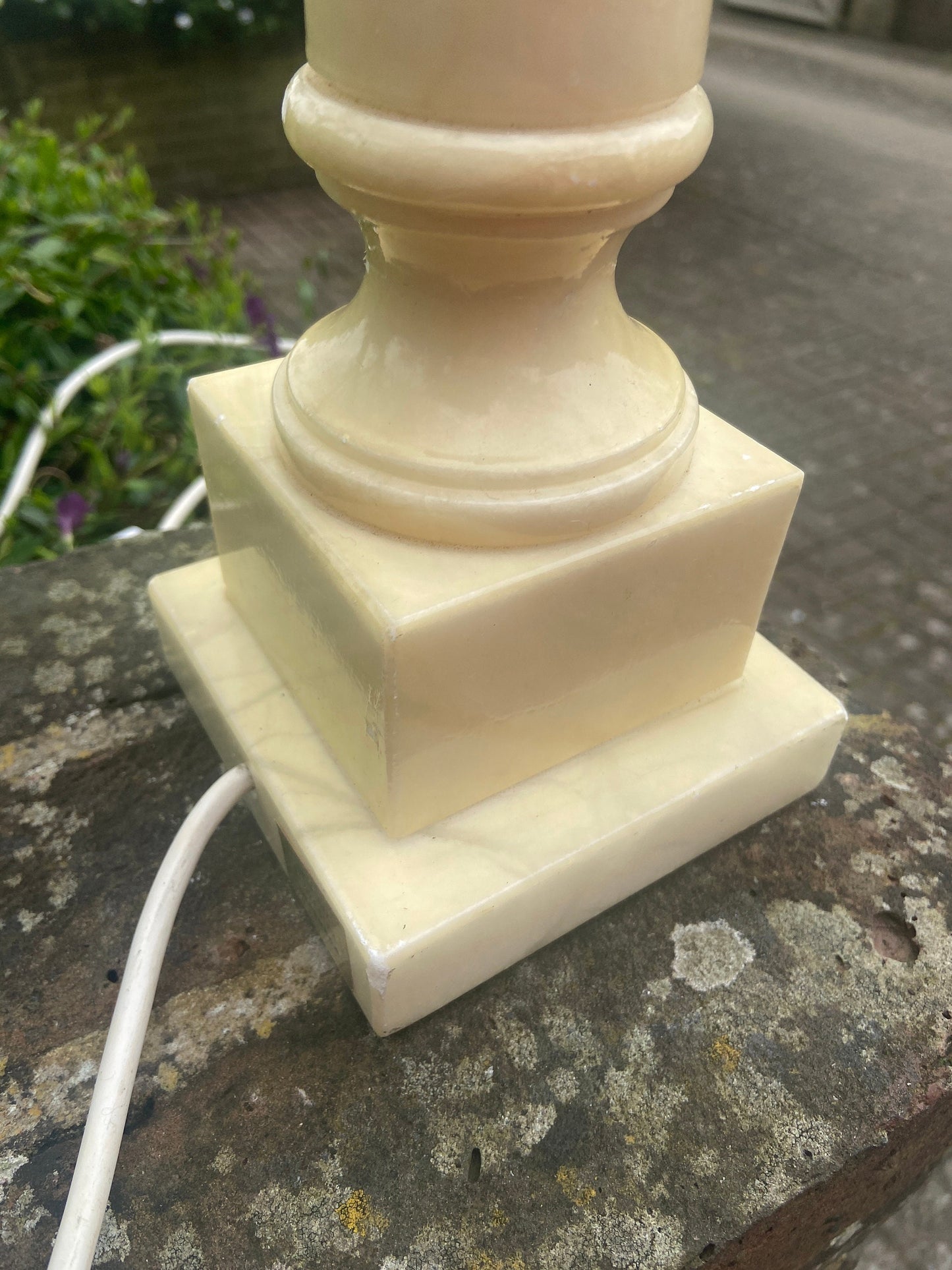 Gorgeous yellow alabaster column style lamp, tall - genuine alabaster Charneca - creamy white yellow onyx marble lamp - working vintage lamp