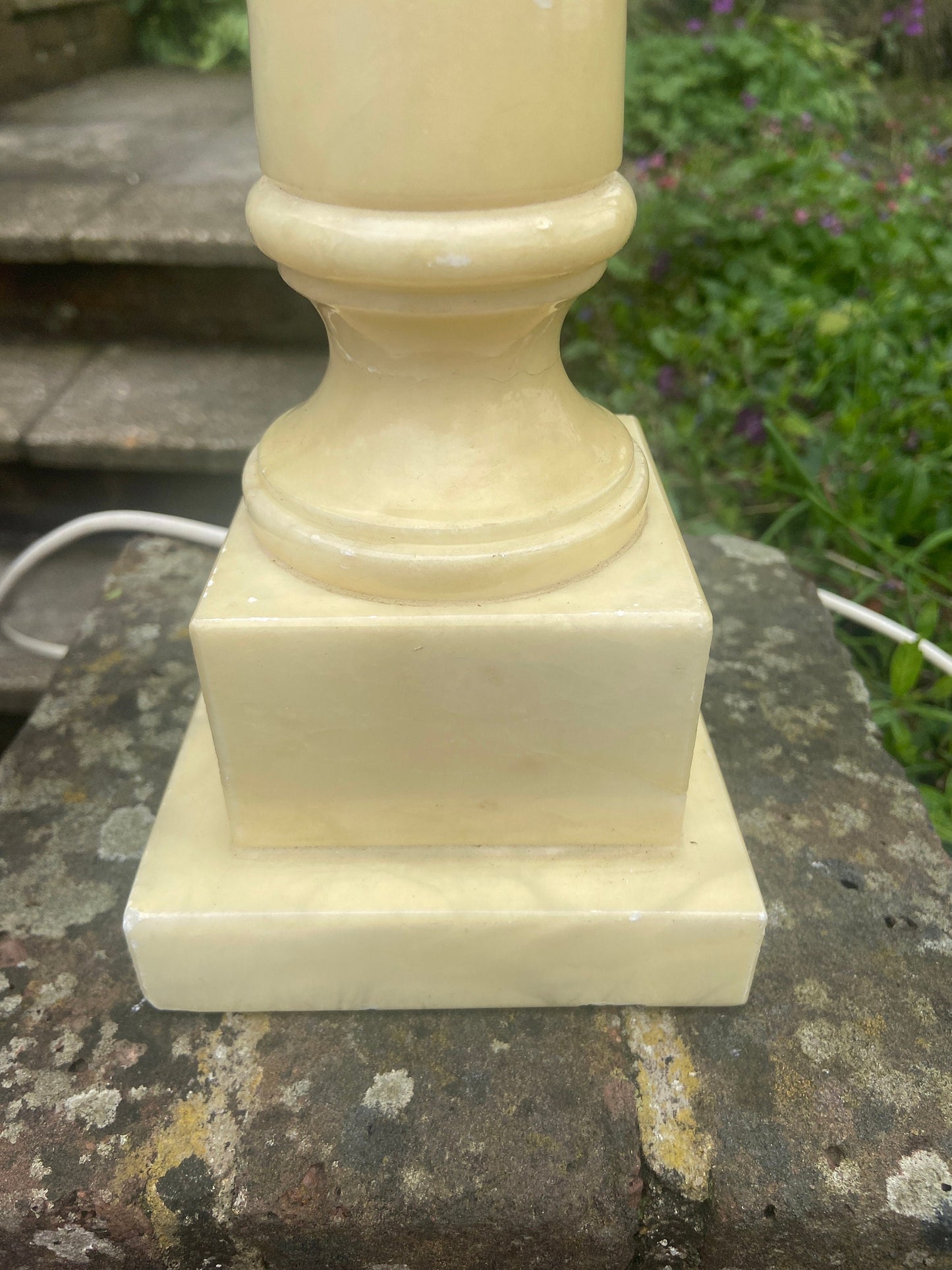 Gorgeous yellow alabaster column style lamp, tall - genuine alabaster Charneca - creamy white yellow onyx marble lamp - working vintage lamp