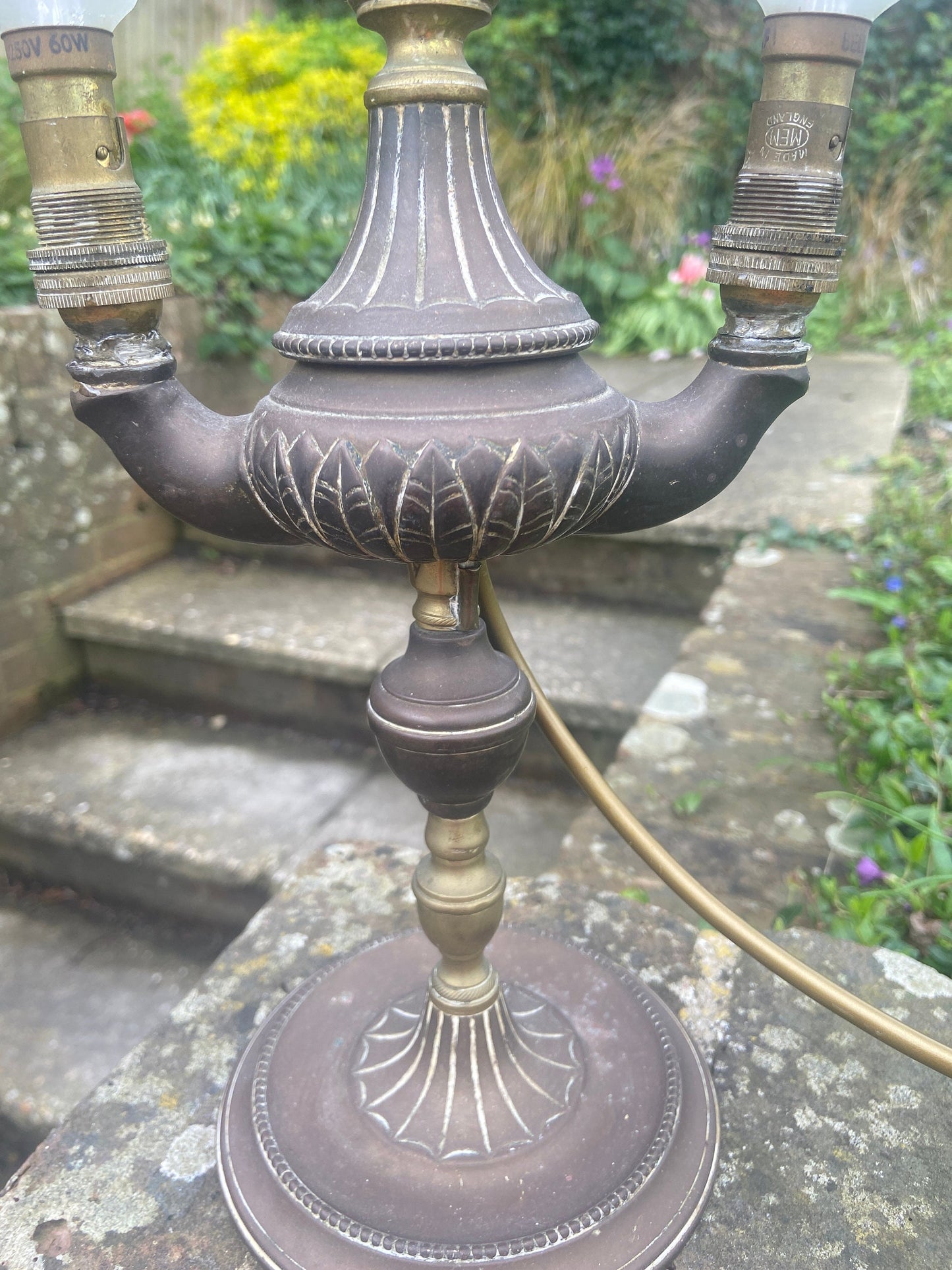 Vintage Florentine Brass Oil Lamp converted into electric table lamp - working vintage antique Italian lamp, circa 1900s