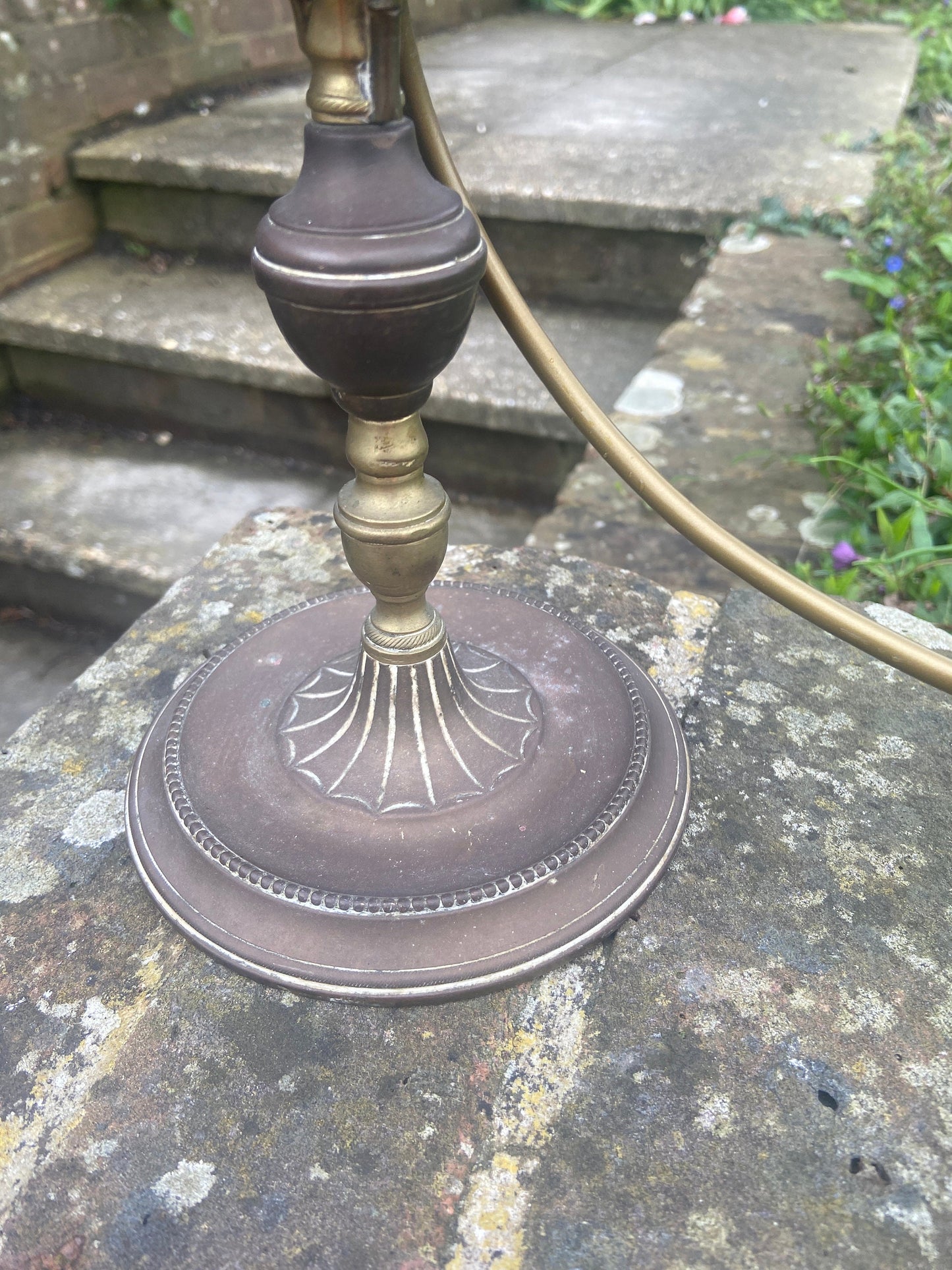 Vintage Florentine Brass Oil Lamp converted into electric table lamp - working vintage antique Italian lamp, circa 1900s