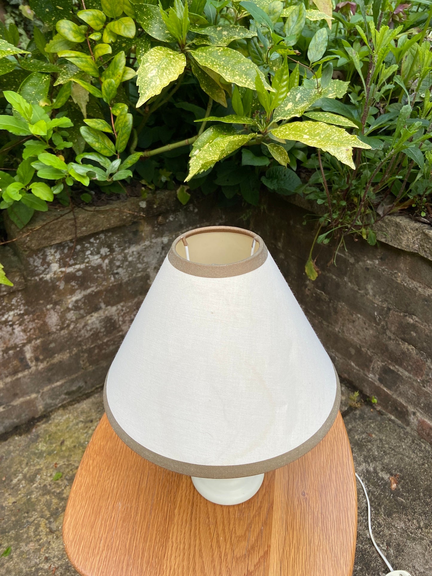 Pretty vintage ceramic china table lamp with gold detail and matching shade - working vintage lamp