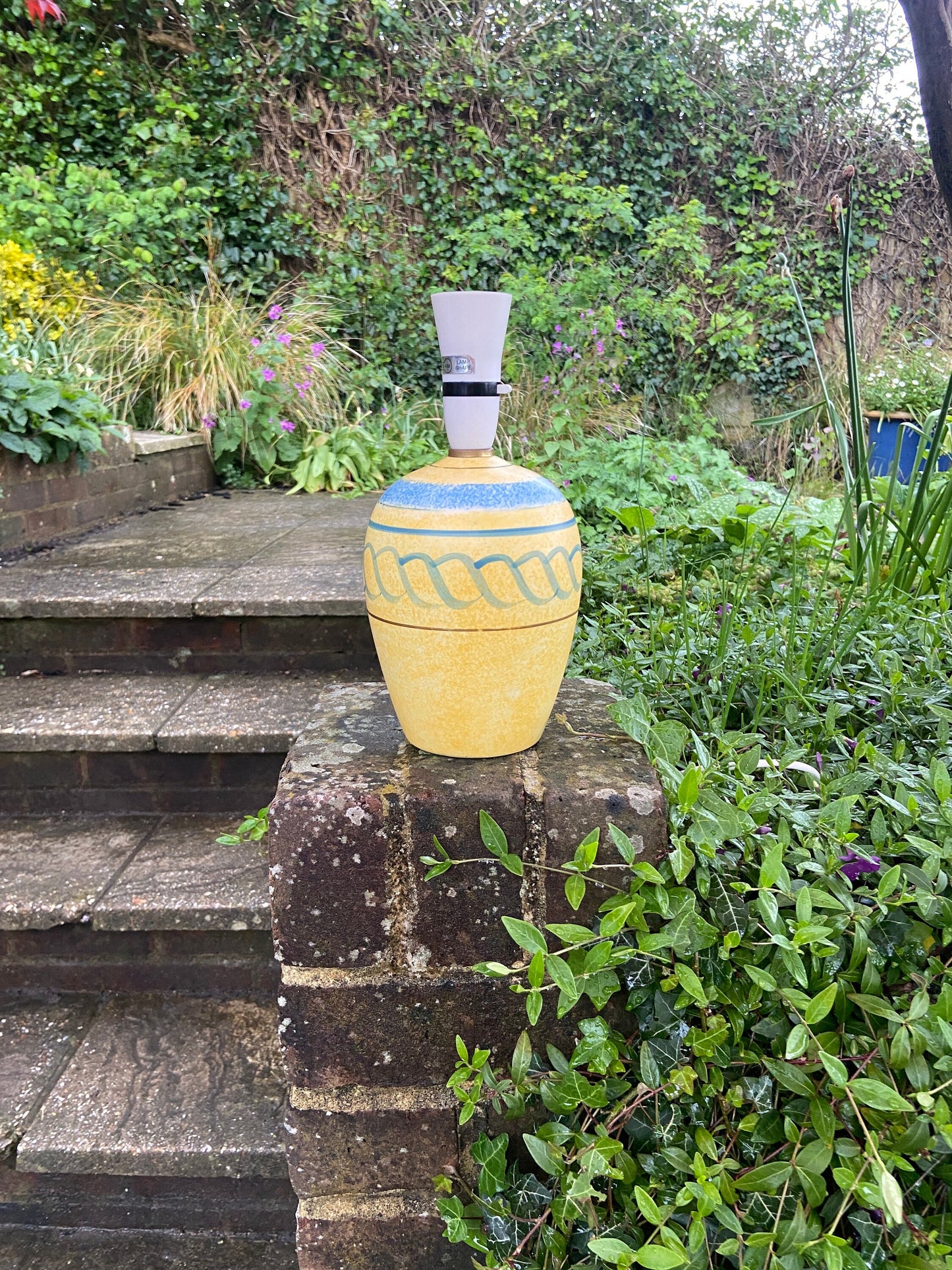 Vintage Yellow & Blue Pottery Ceramic Classic Line Table Lamp - working vintage table lamp