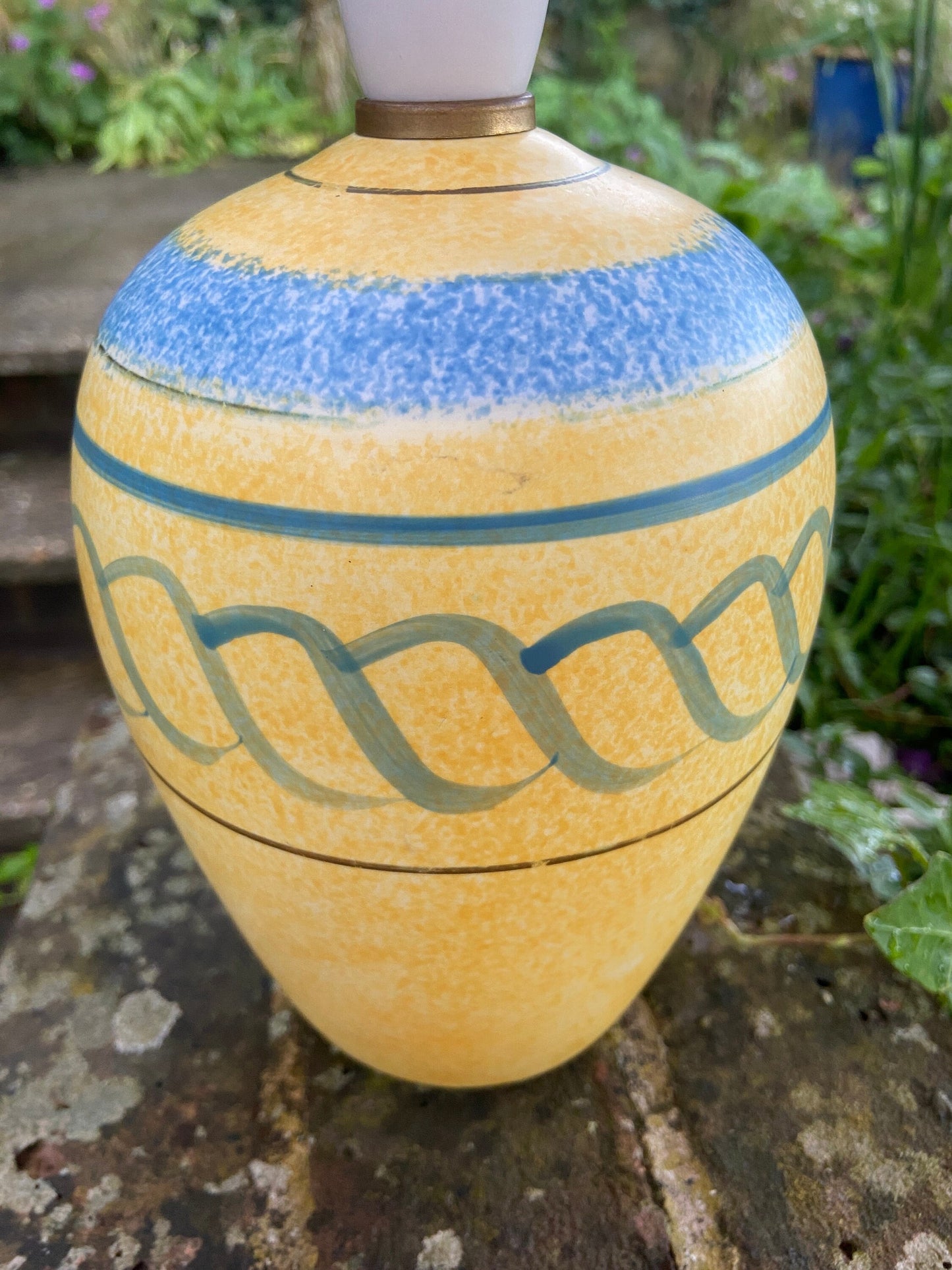 Vintage Yellow & Blue Pottery Ceramic Classic Line Table Lamp - working vintage table lamp