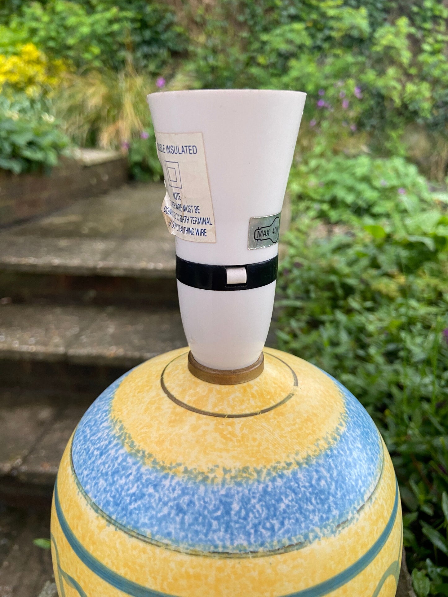 Vintage Yellow & Blue Pottery Ceramic Classic Line Table Lamp - working vintage table lamp
