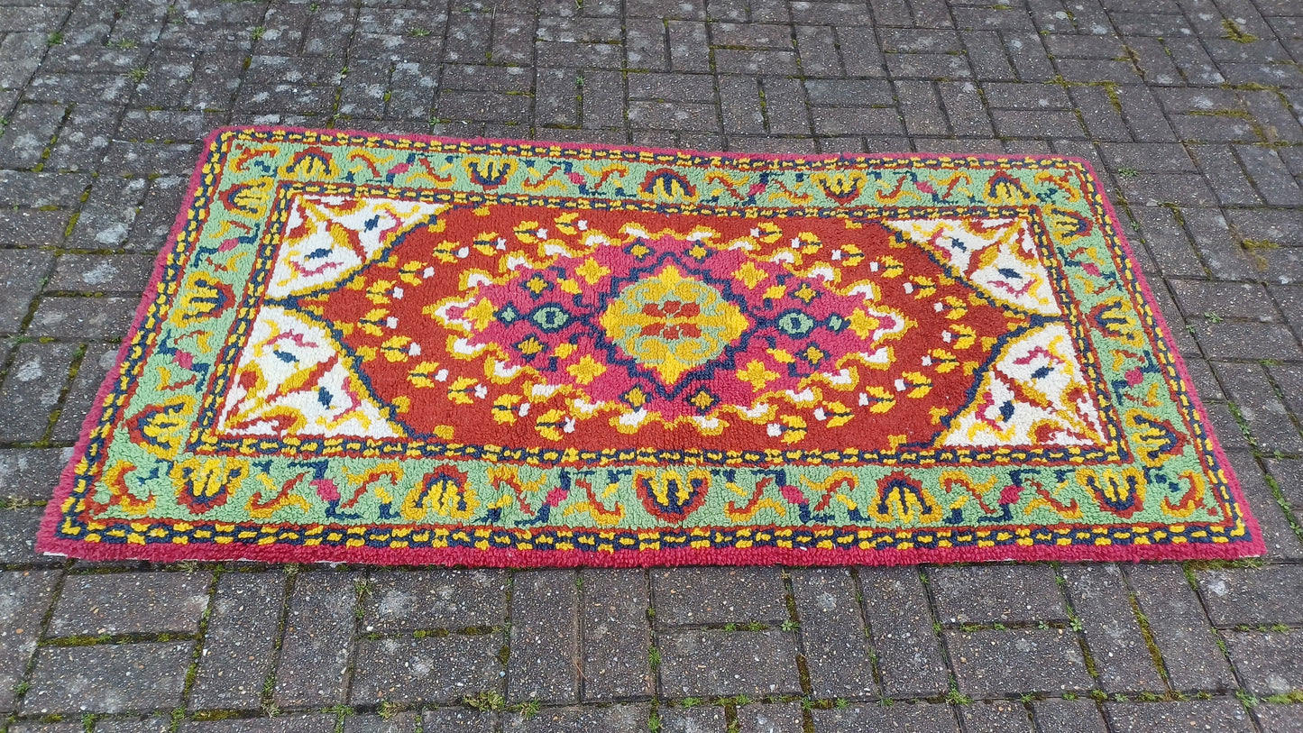 Large Vintage Woollen Red Pattern Woven Decorative Vintage Rug 70s or 80s
