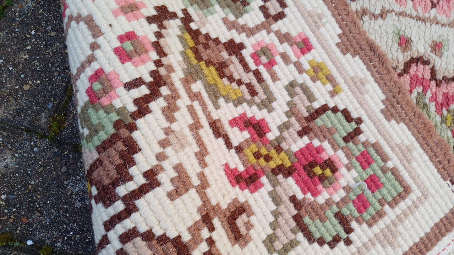 Pretty Vintage Woollen Pattern Woven Decorative Vintage Rug 70s or 80s Soft Touch
