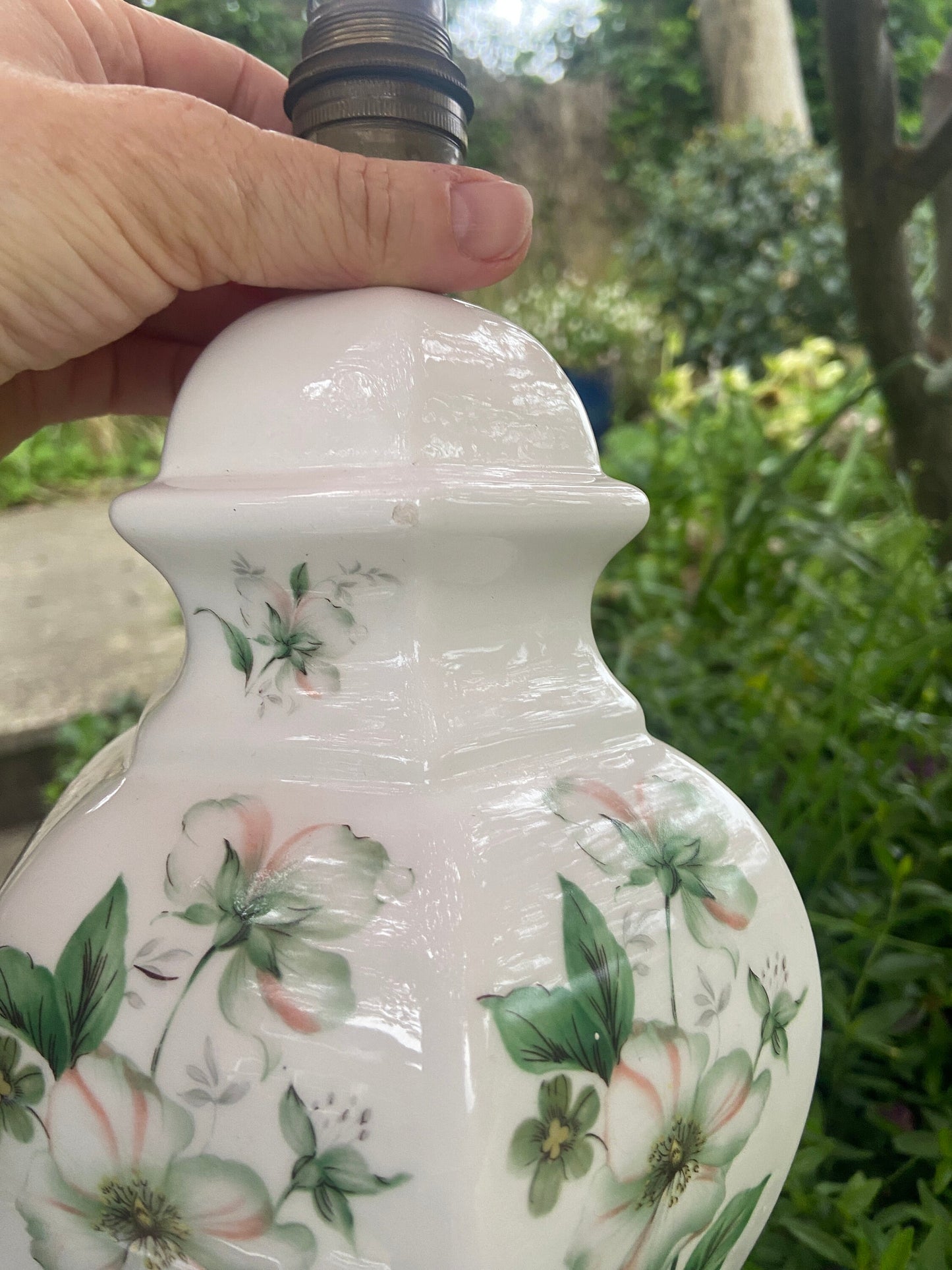 Gorgeous vintage Ginger Jar, Oriental, Chinese Vintage Table lamp, white with carved wooden base, covered in pretty cherry blossoms