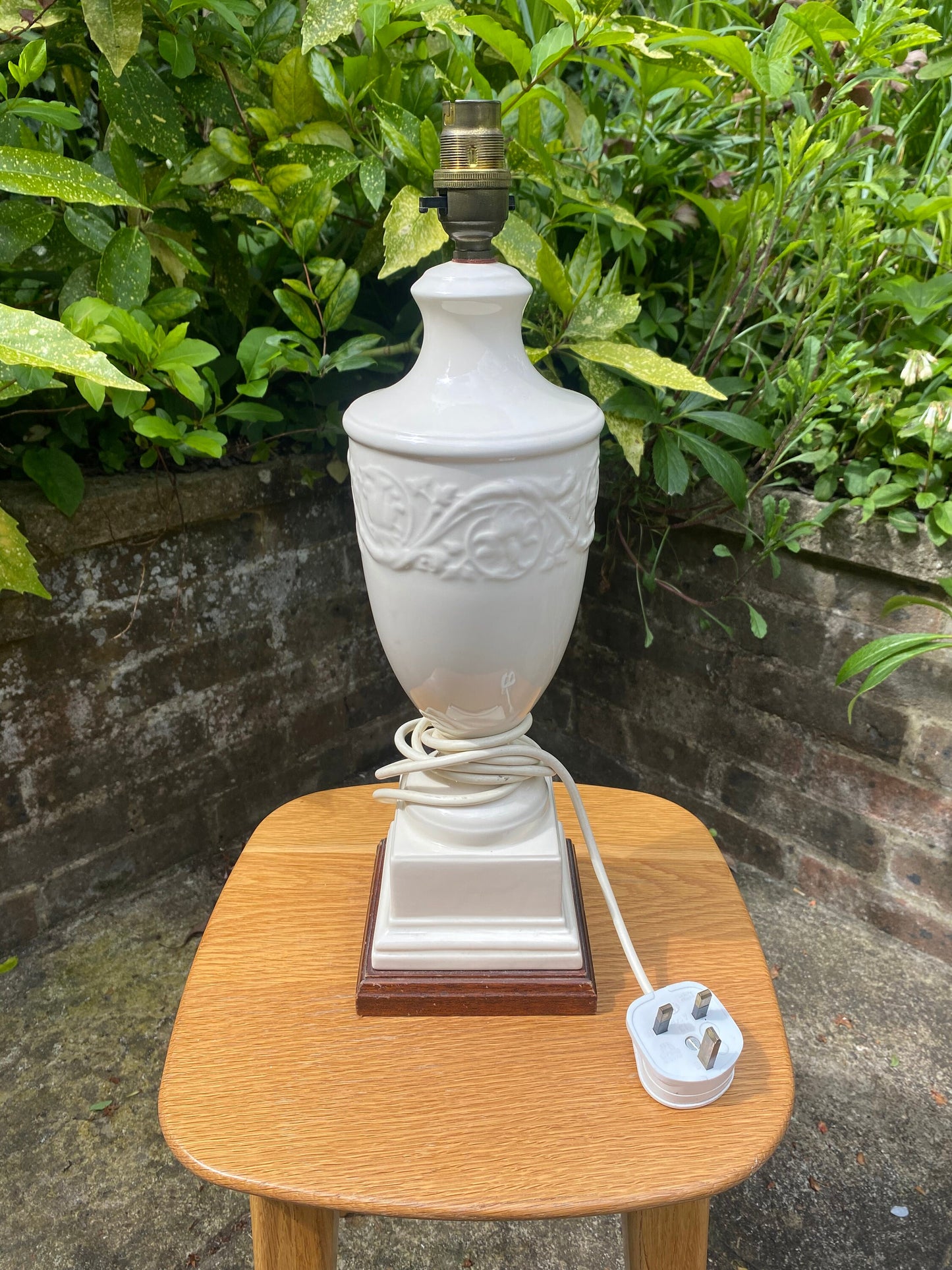Marvellous large cream classical style ceramic lamp on square wooden base - vintage table lamp, working lamp