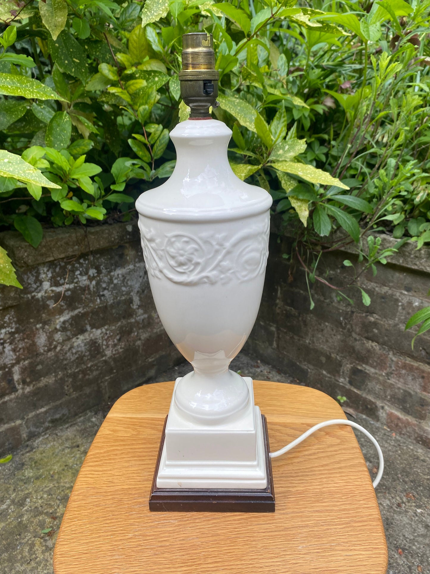 Marvellous large cream classical style ceramic lamp on square wooden base - vintage table lamp, working lamp