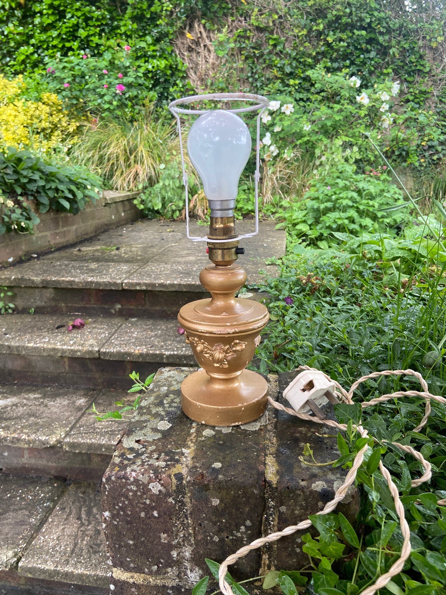 vintage lamp, workinglamp, table lamp, woodenpainted, gold lamp, shabby chic, mid century lamp
