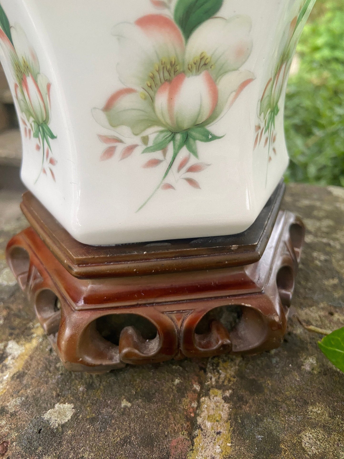 Gorgeous vintage Ginger Jar, Oriental, Chinese Vintage Table lamp, white with carved wooden base, covered in pretty cherry blossoms