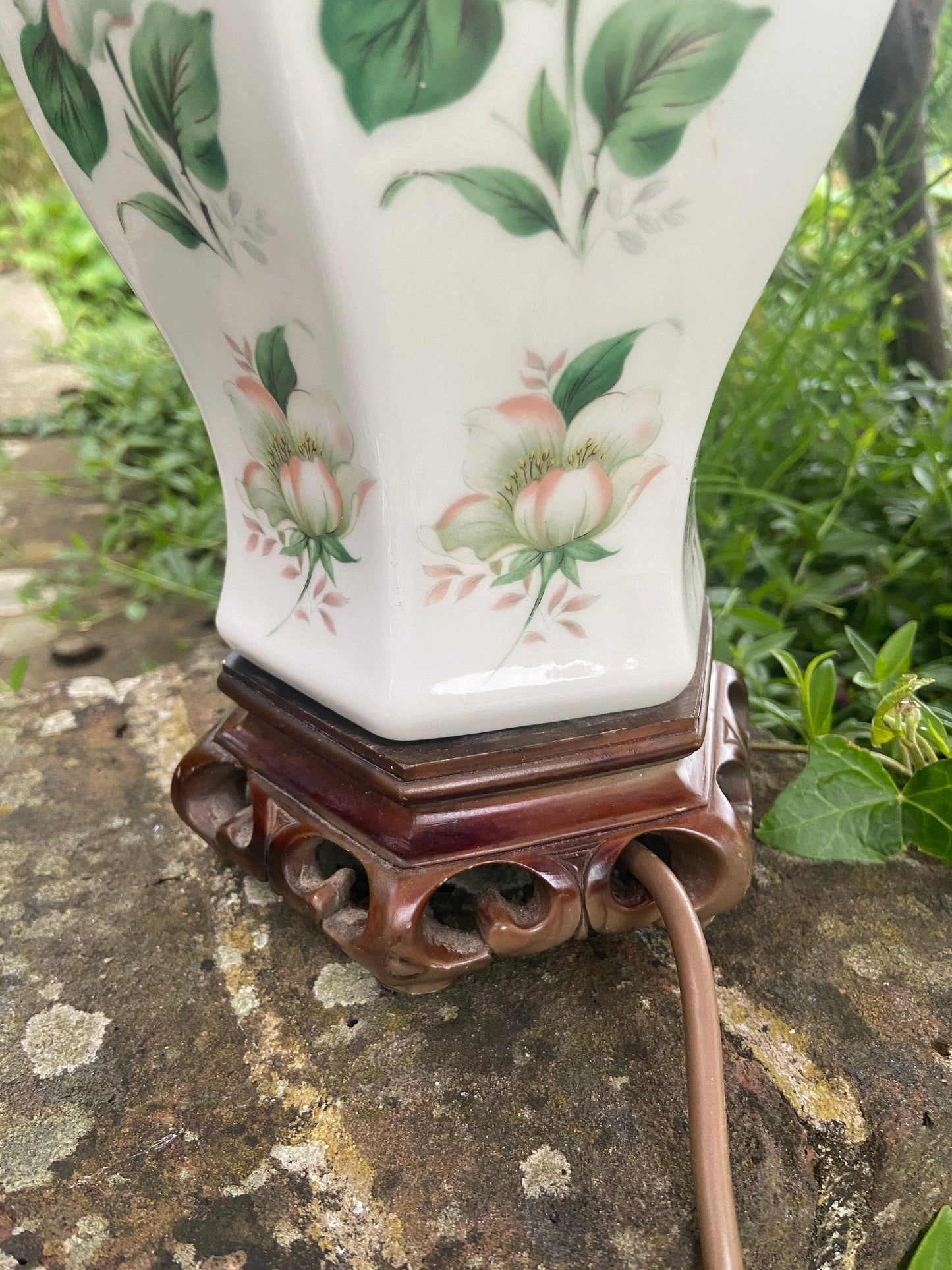 Gorgeous vintage Ginger Jar, Oriental, Chinese Vintage Table lamp, white with carved wooden base, covered in pretty cherry blossoms