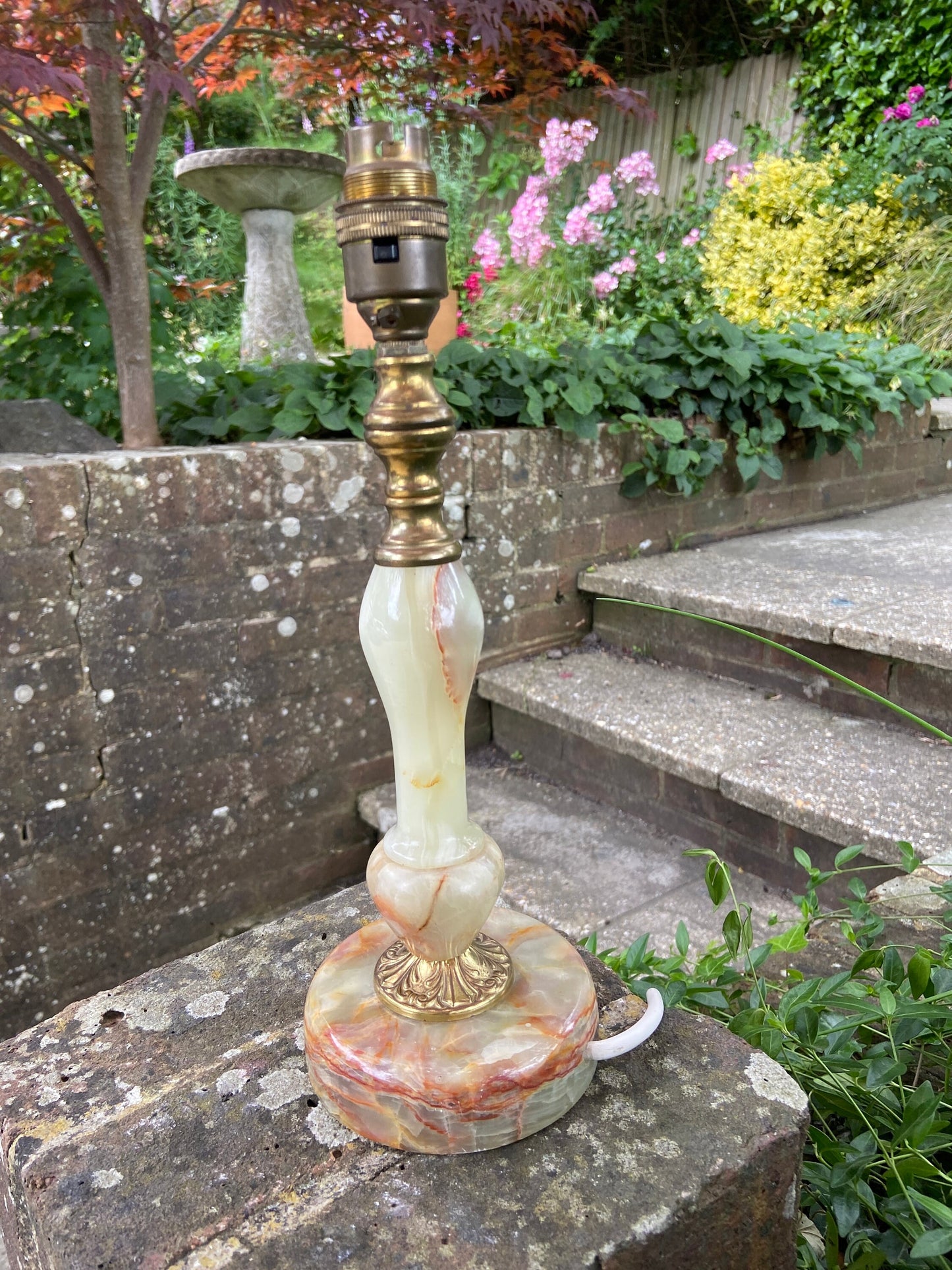 Attractive vintage Onyx and metal vintage table lamp - working condition, long flex