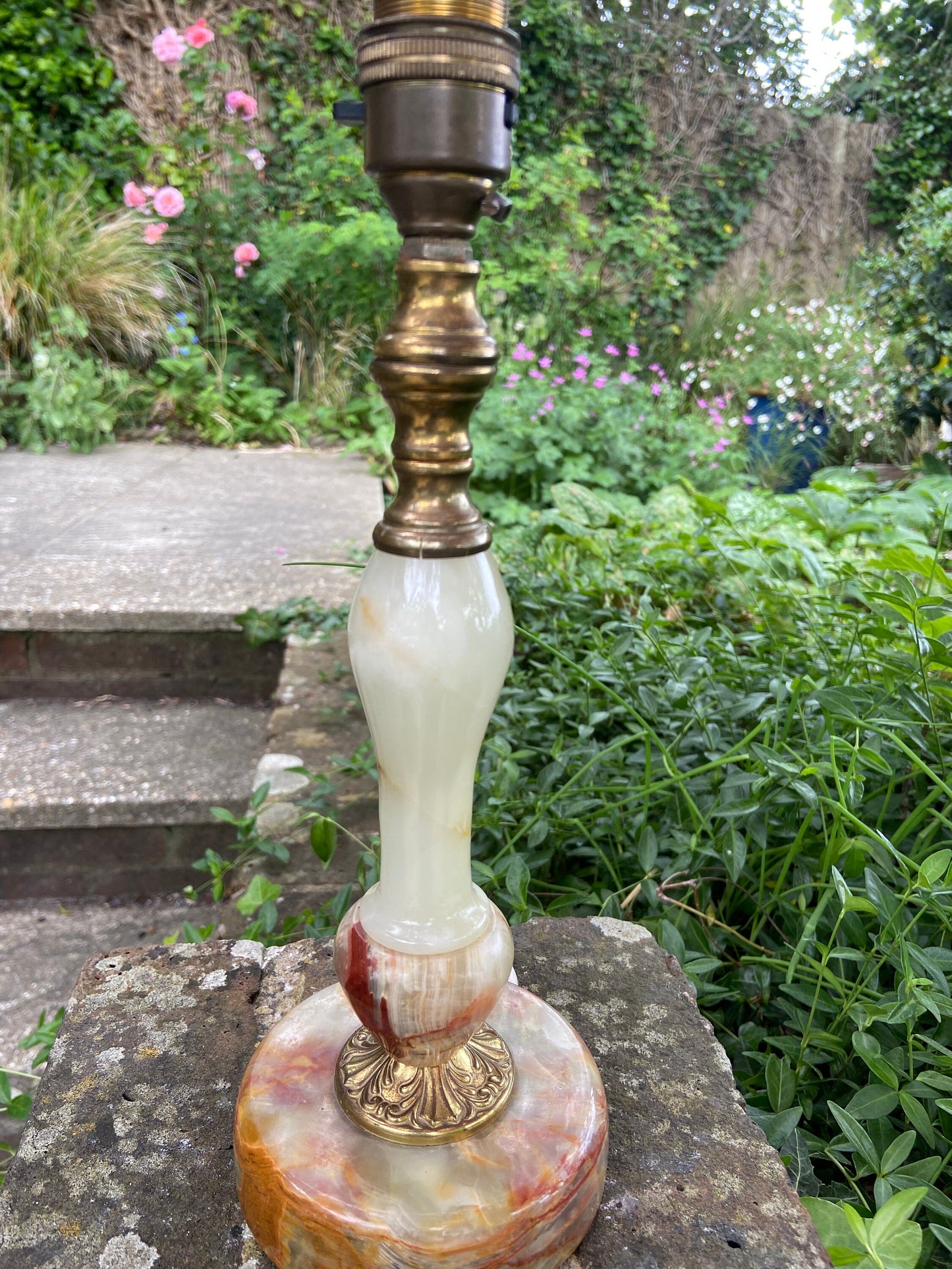 Attractive vintage Onyx and metal vintage table lamp - working condition, long flex