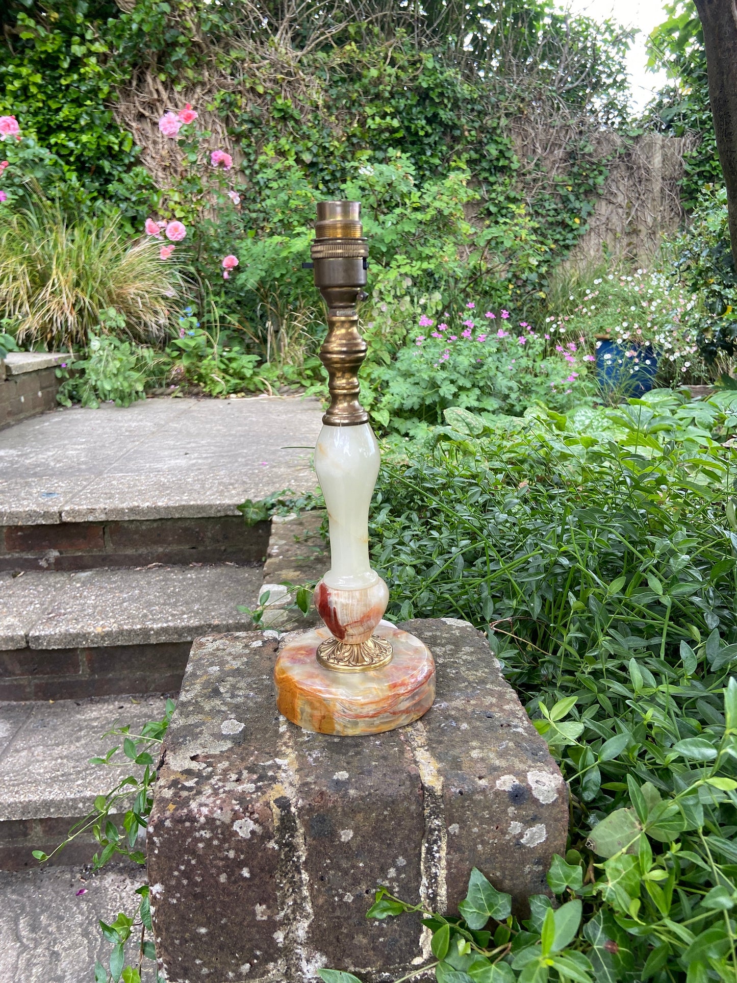 Attractive vintage Onyx and metal vintage table lamp - working condition, long flex