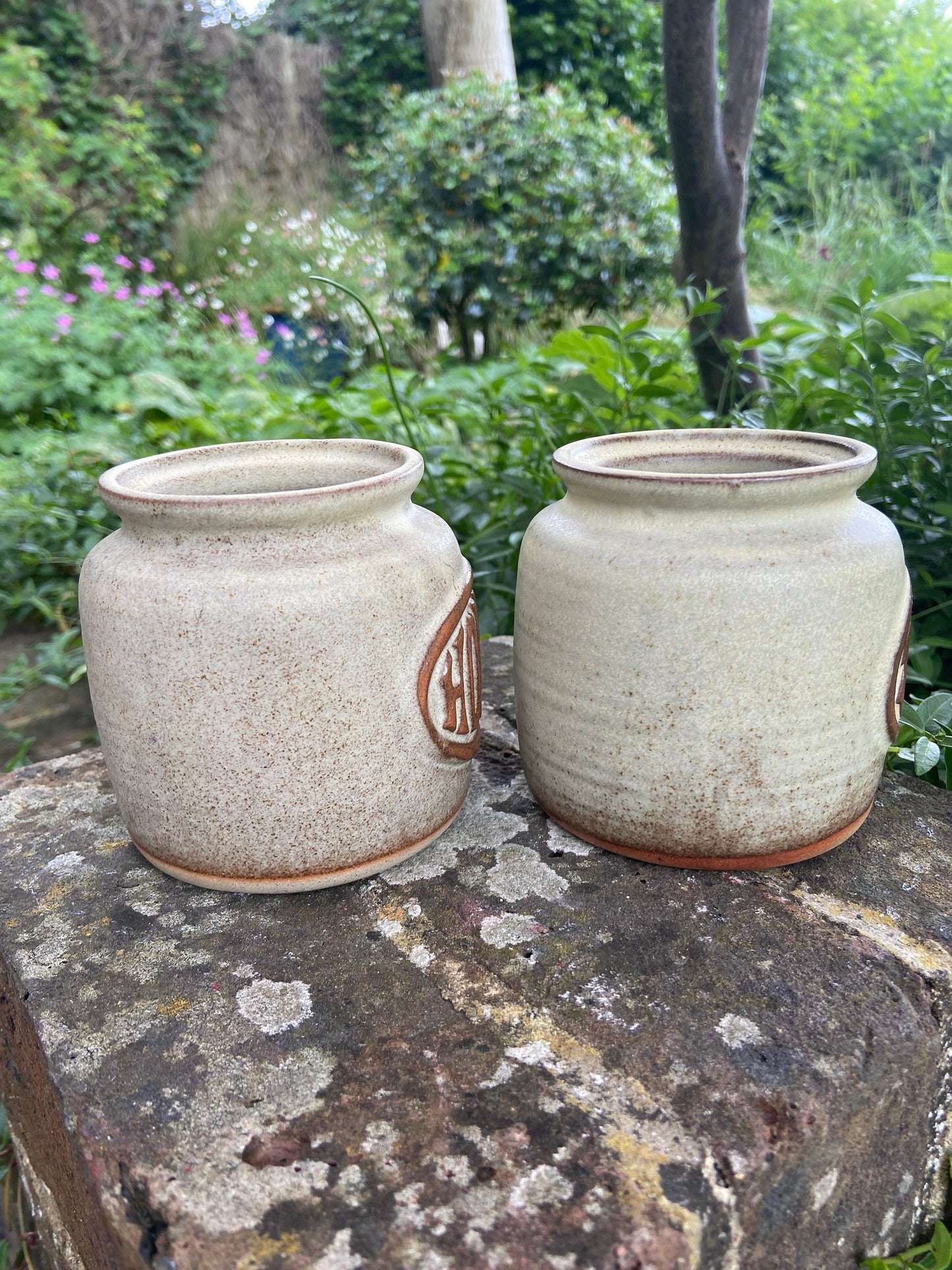Fantastic little pair of retro stoneware, pottery, storage jars with lids for honey and jam pots, vgc