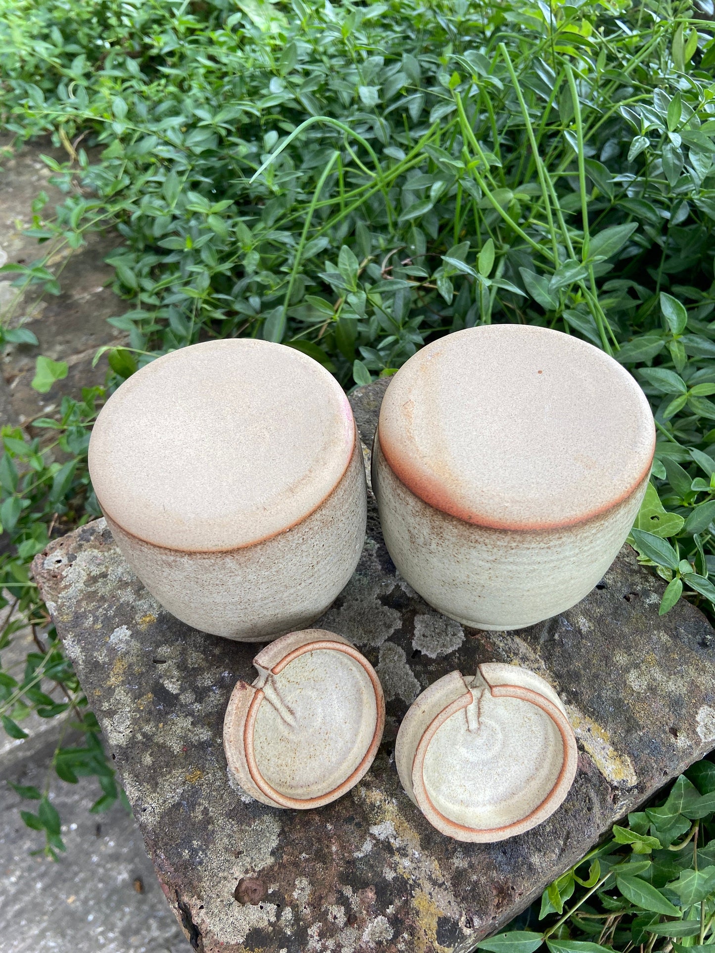 Fantastic little pair of retro stoneware, pottery, storage jars with lids for honey and jam pots, vgc