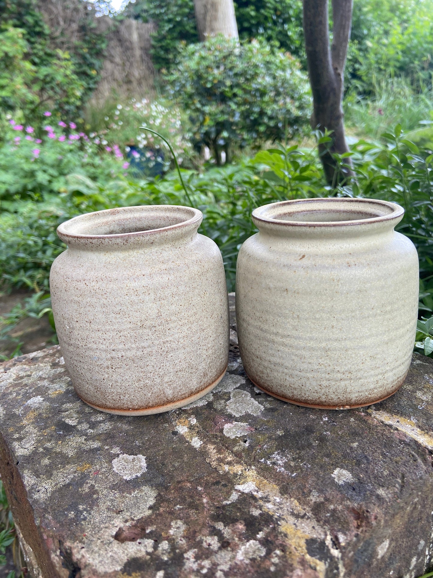 Fantastic little pair of retro stoneware, pottery, storage jars with lids for honey and jam pots, vgc