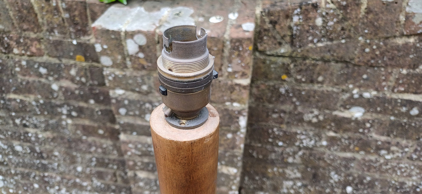 Vintage Art Deco 30s Wooden Turned Standard Lamp. Working.