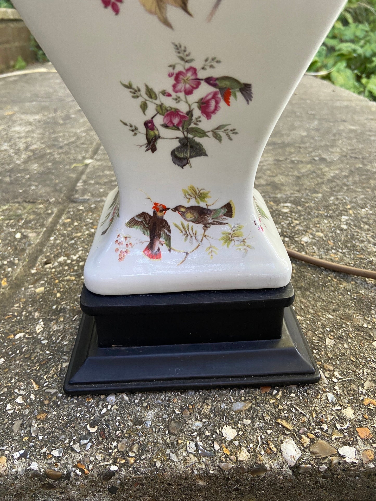 Tall attractive ceramic lamp decorated with birds - vintage table lamp white with painted birds, working condition
