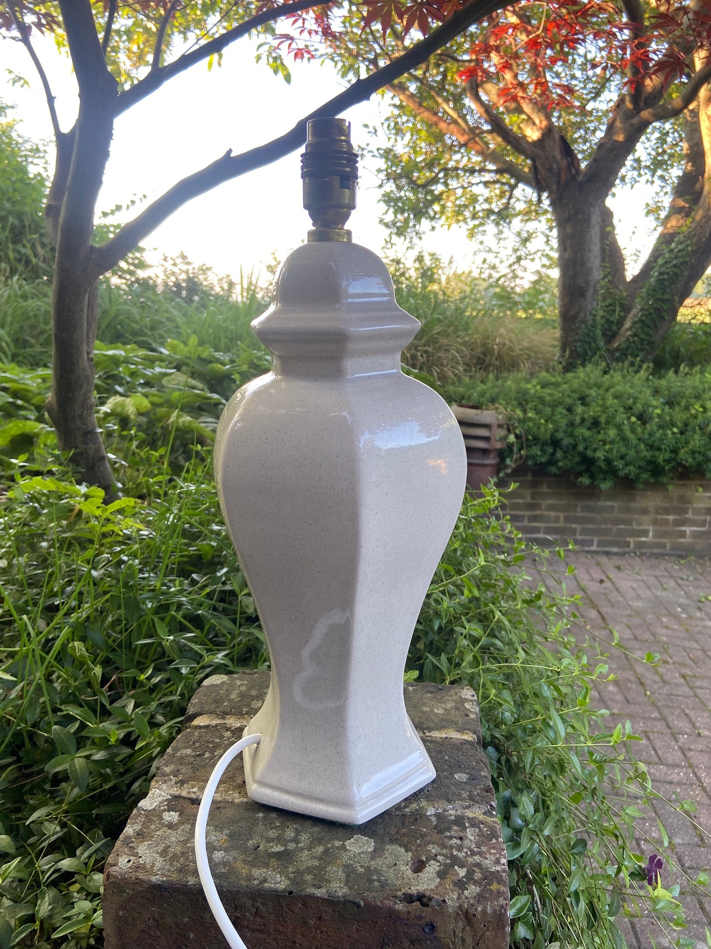 Ceramic cream beige vintage table lamp in ginger jar style with light speckled finish, large size, attractive working table lamp