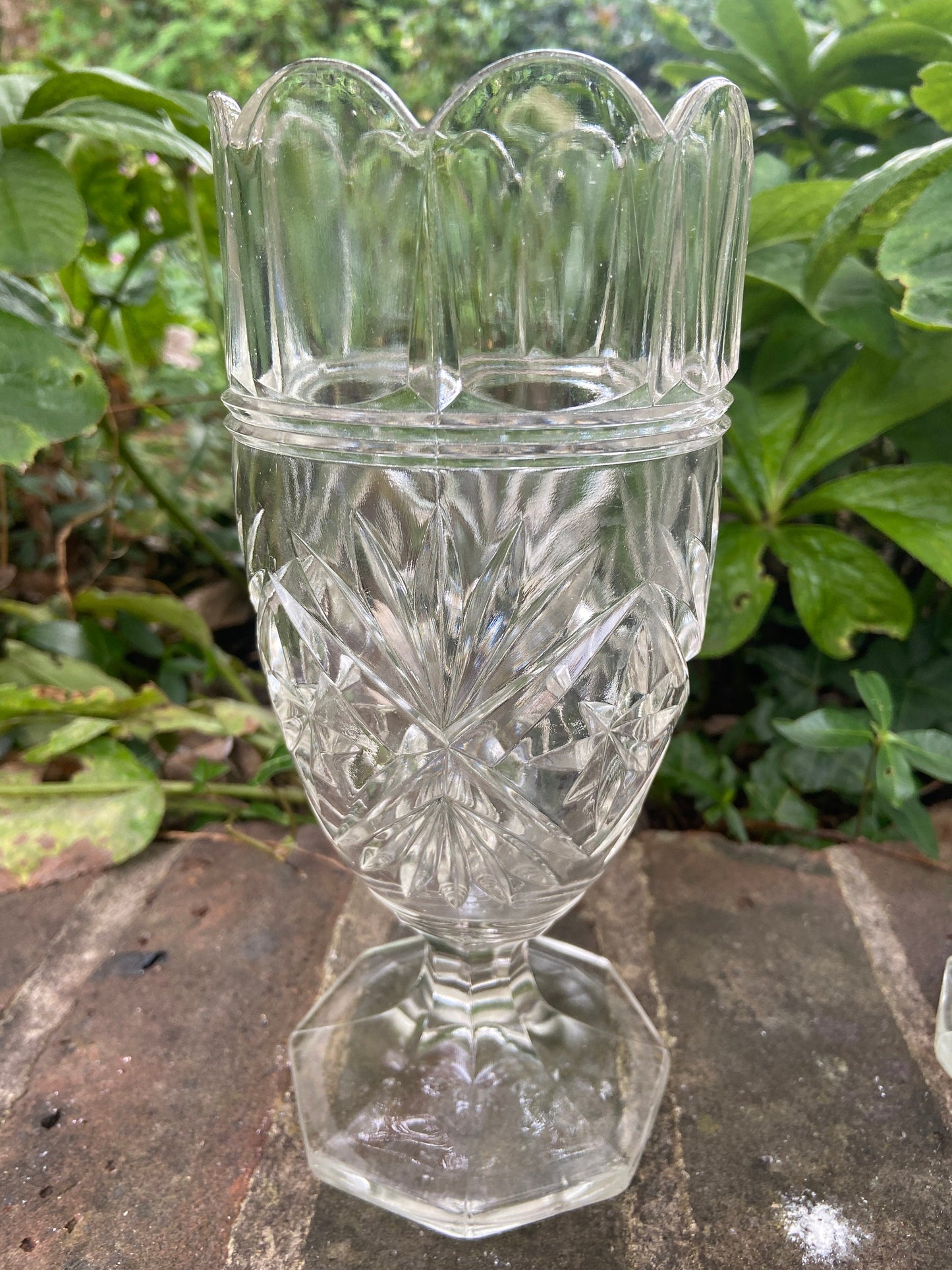 Vintage pair of glass flower vases - good medium size - great for flowers or display, vgc, crystal glass vases