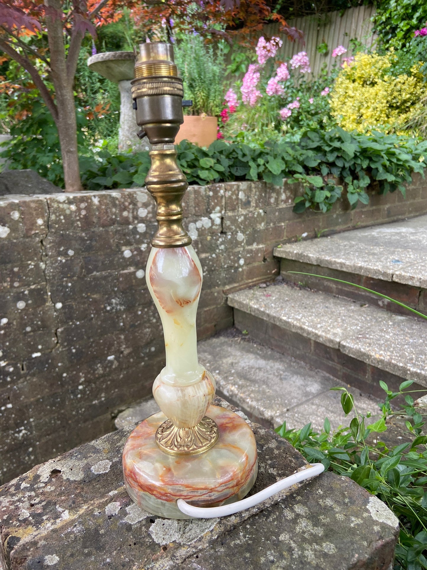 Attractive vintage Onyx and metal vintage table lamp - working condition, long flex