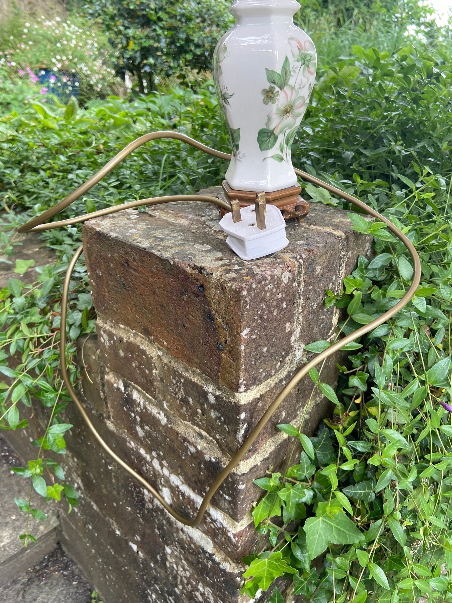 Smaller vintage Oriental Chinese Style Ginger Jar Ceramic Vintage Table Lamp - white with cherry blossoms and a carved resin wooden base