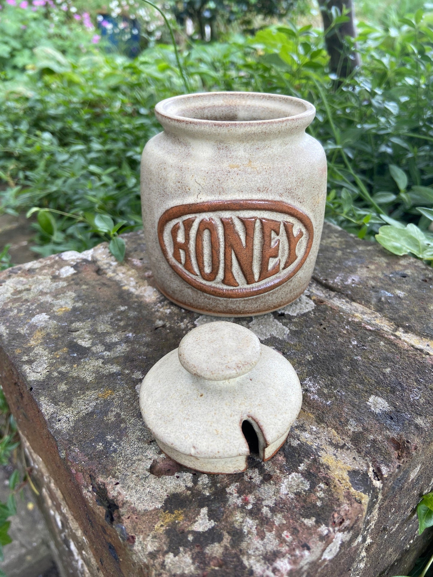 Fantastic little pair of retro stoneware, pottery, storage jars with lids for honey and jam pots, vgc