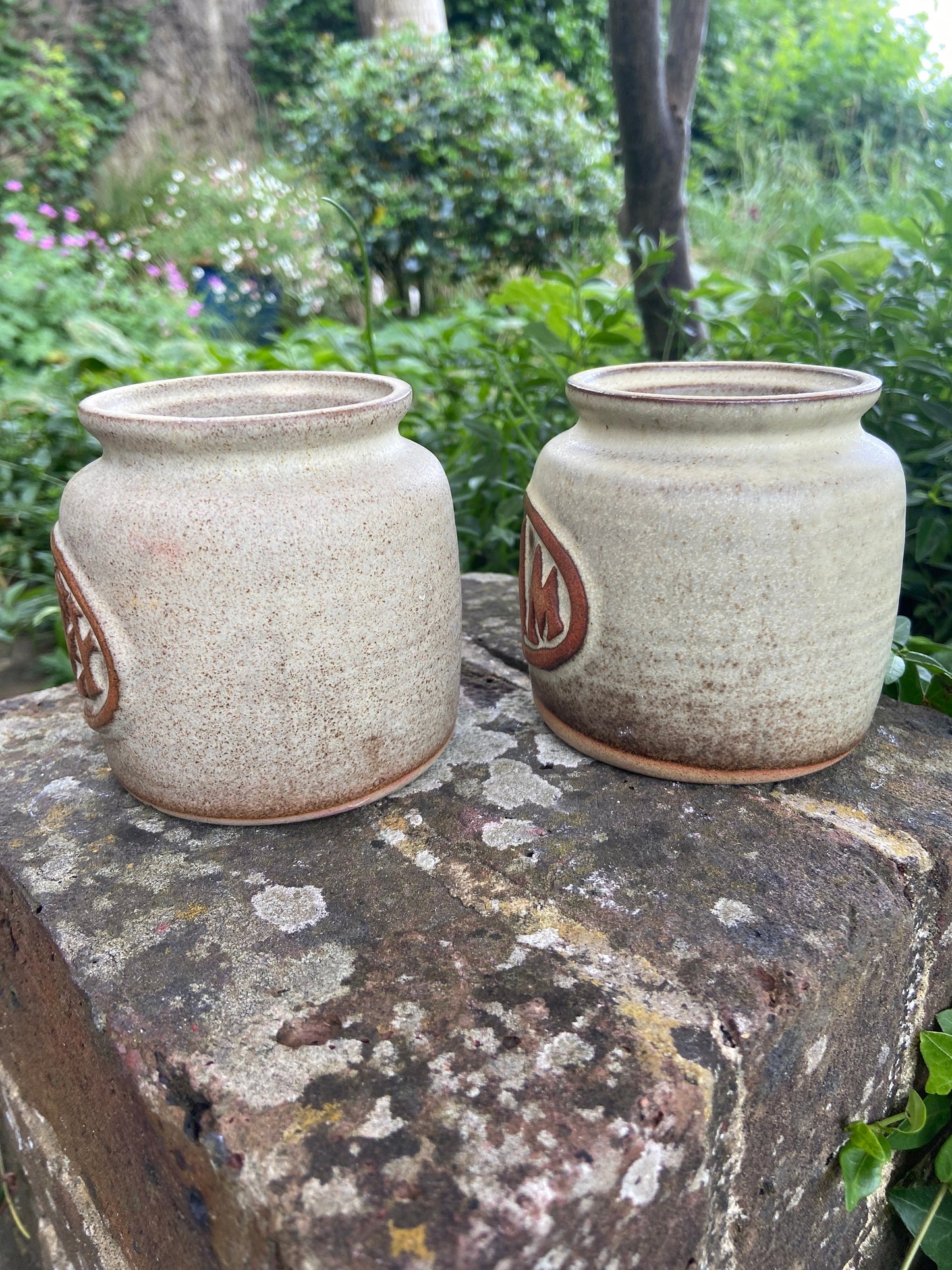 Fantastic little pair of retro stoneware, pottery, storage jars with lids for honey and jam pots, vgc