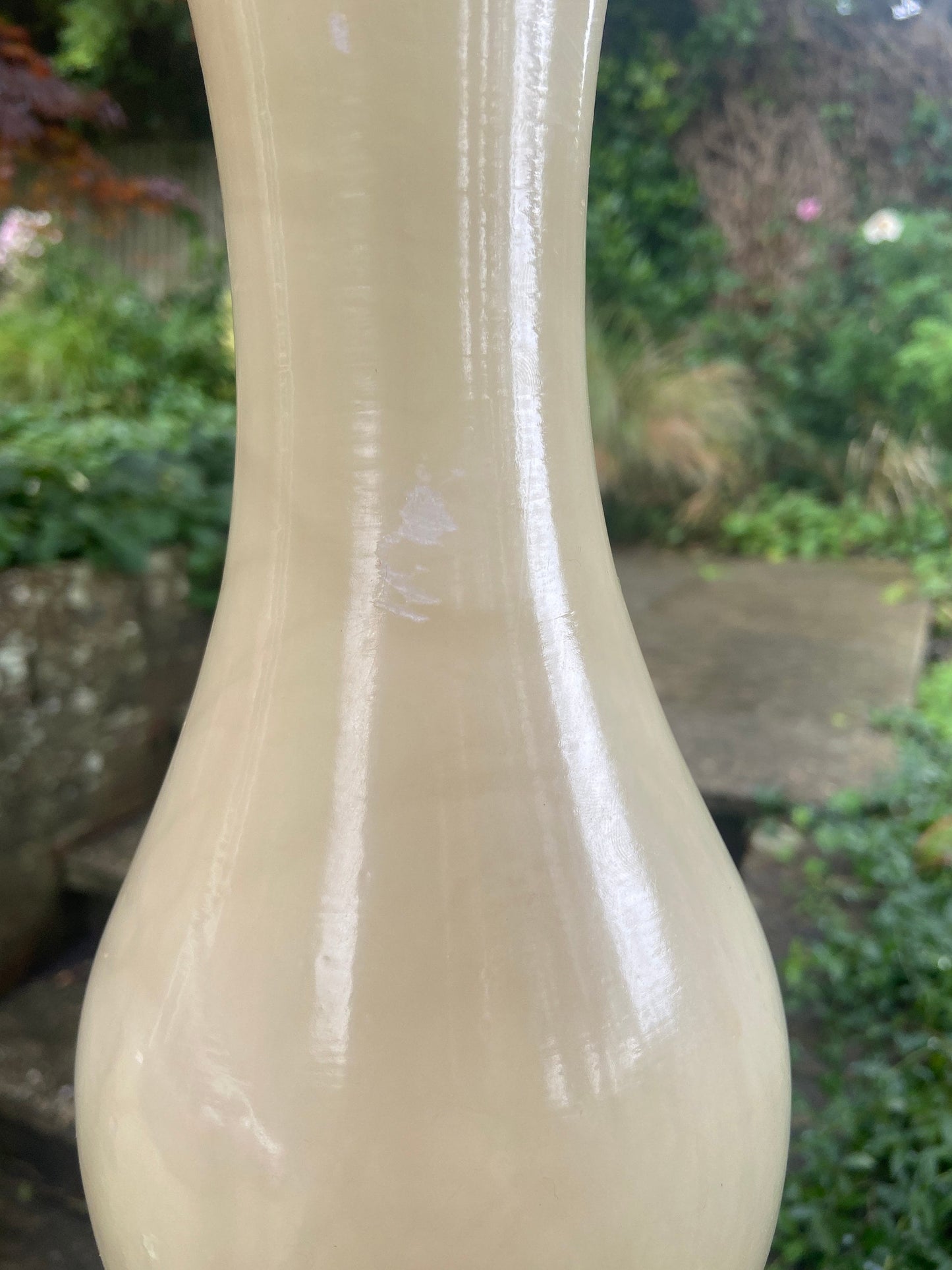 Very tall vintage onyx alabaster table lamp stunning! 60cm tall, working condition