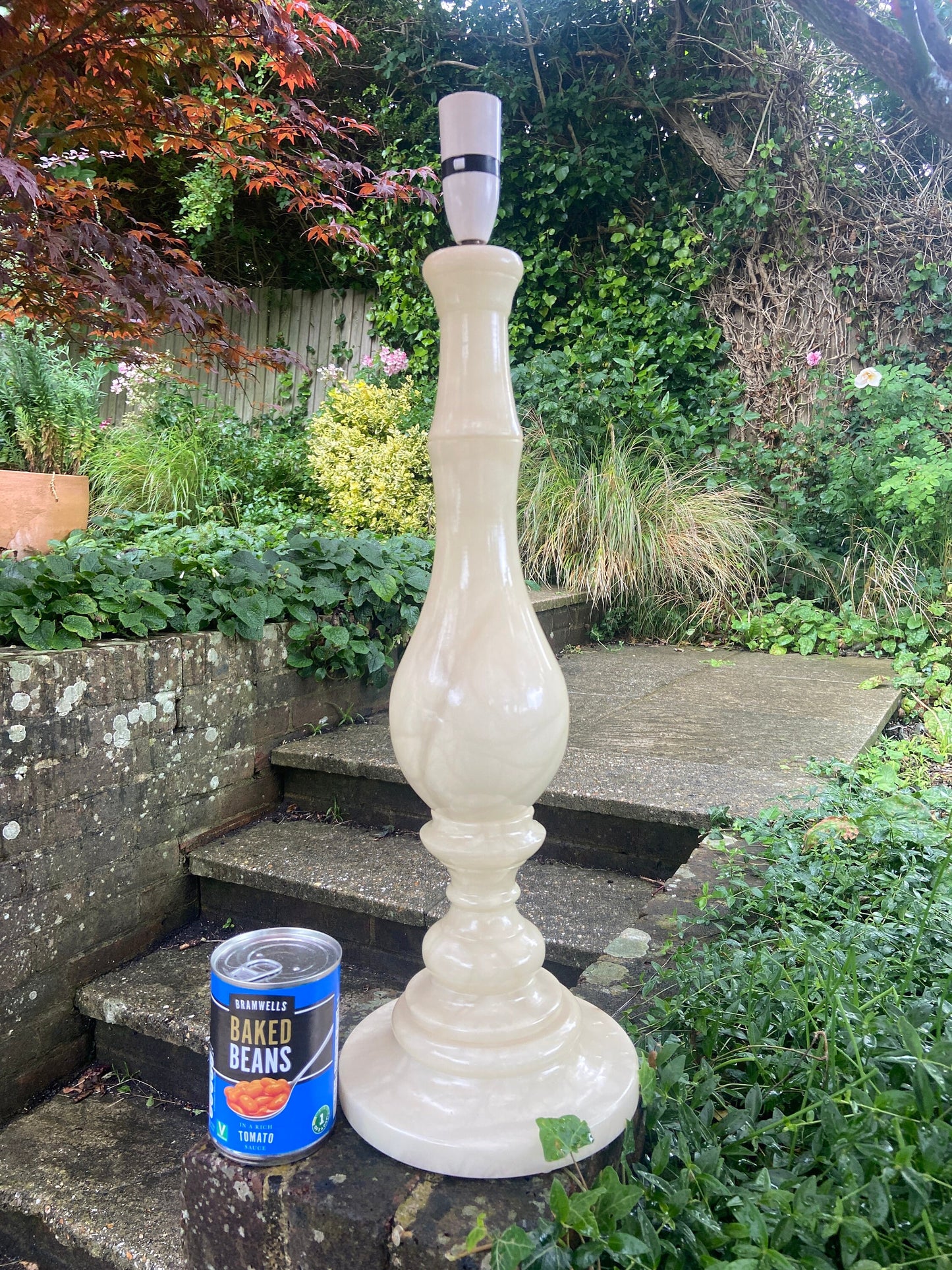 Very tall vintage onyx alabaster table lamp stunning! 60cm tall, working condition