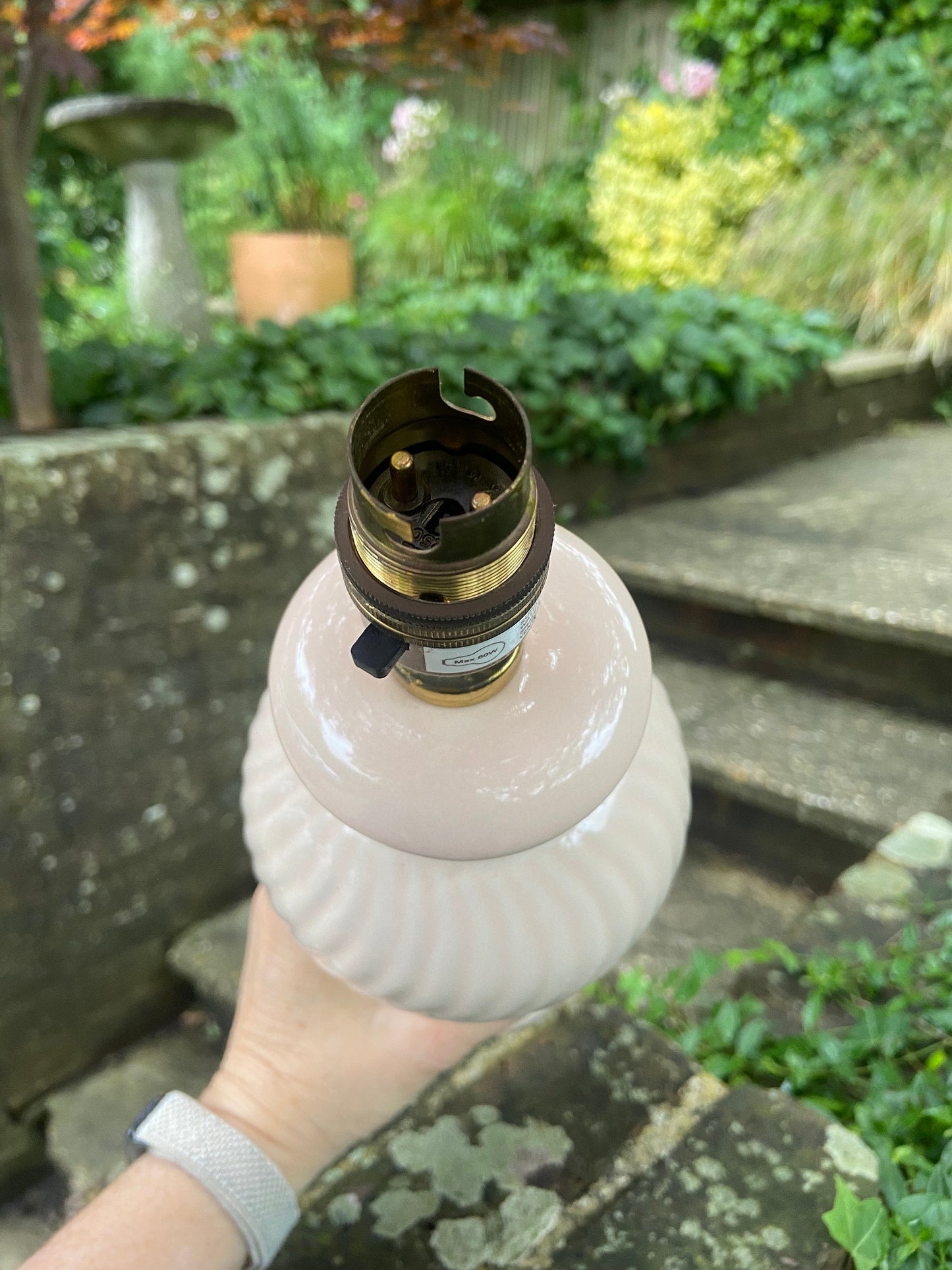 Vintage pale pink ceramic table lamp made by Goodson Lighting. great quality 1980s lamp