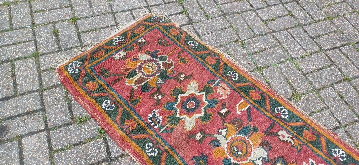 Charming Bohemian Age Worn Early 20th Century Vintage Rug Runner Beautiful Colours Shabby Chic 260 x 72 cm