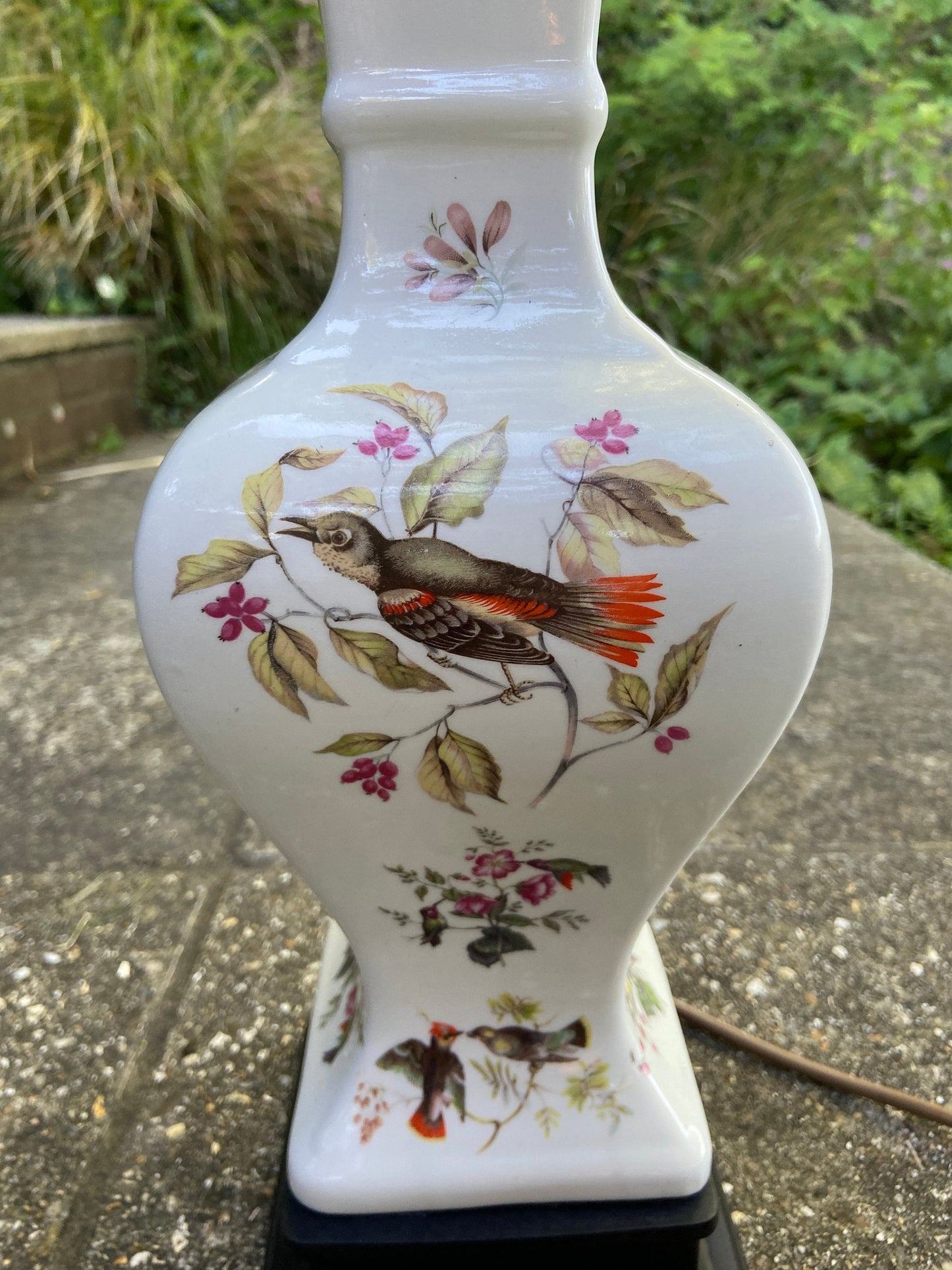 Tall attractive ceramic lamp decorated with birds - vintage table lamp white with painted birds, working condition