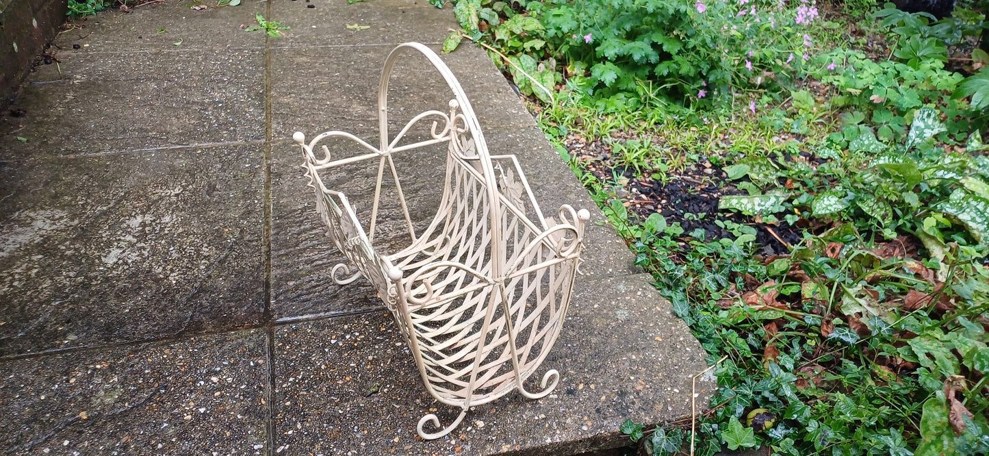 Vintage Style Metal Storage Basket Magazine Rack Storage Painted Cream