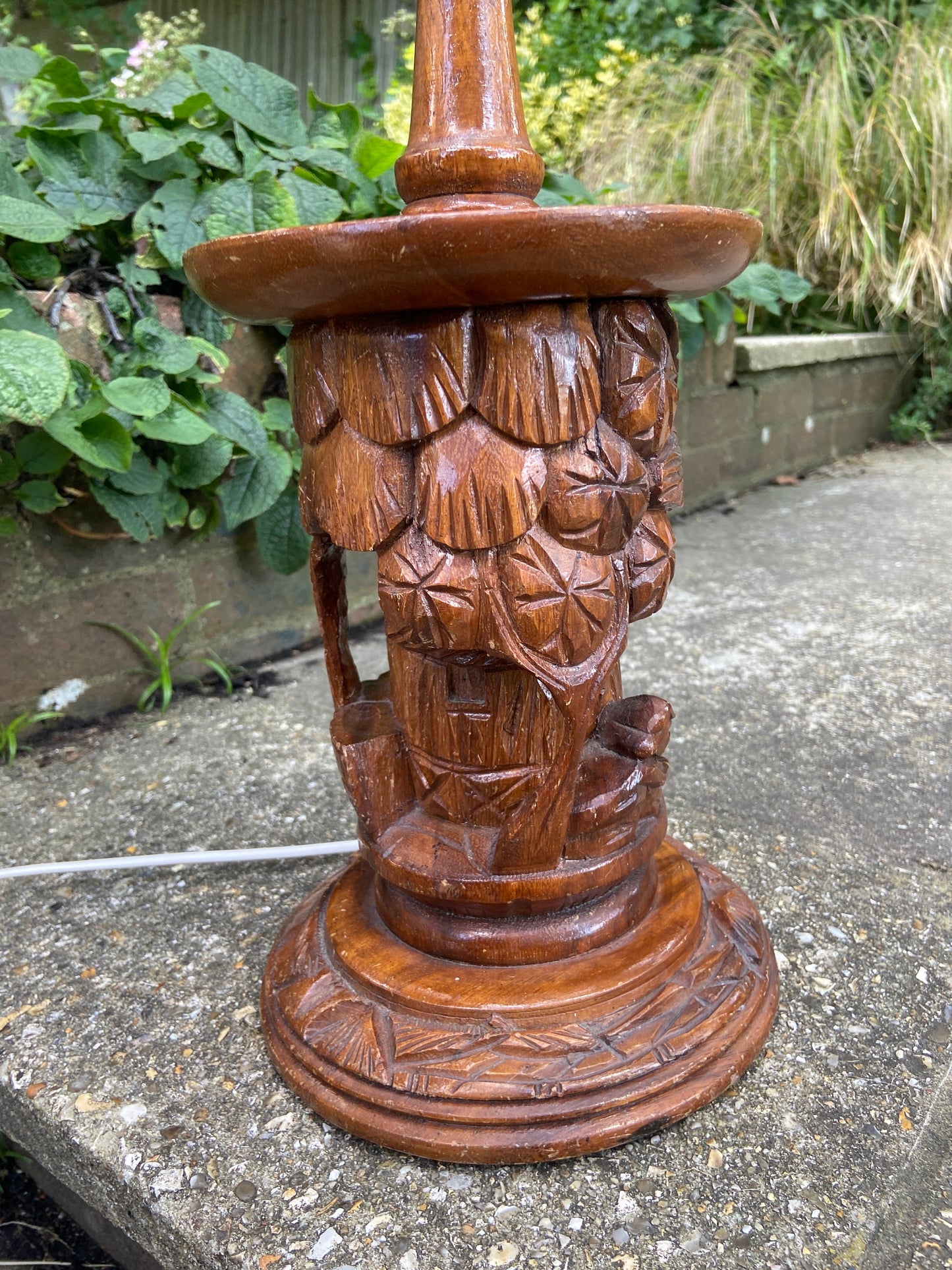 Large ethnic carved wooden vintage table lamp - South Pacific