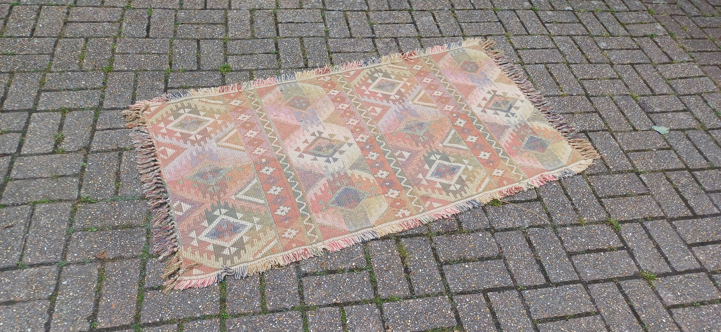 Pretty 100% Cotton Jacquard Style Decorative Rug. Handwoven in India 150 x 80 cm Colourful Vintage Style.