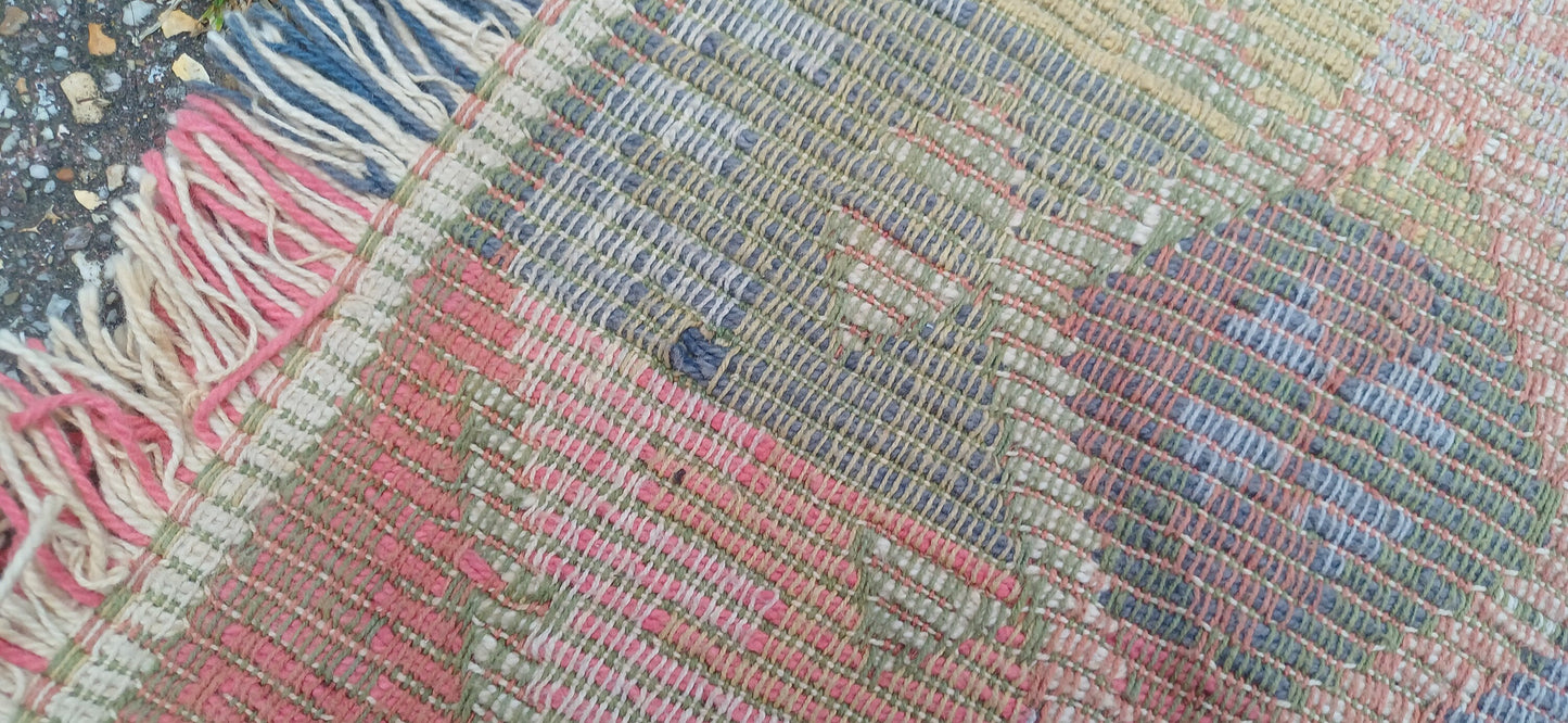 Pretty 100% Cotton Jacquard Style Decorative Rug. Handwoven in India 150 x 80 cm Colourful Vintage Style.