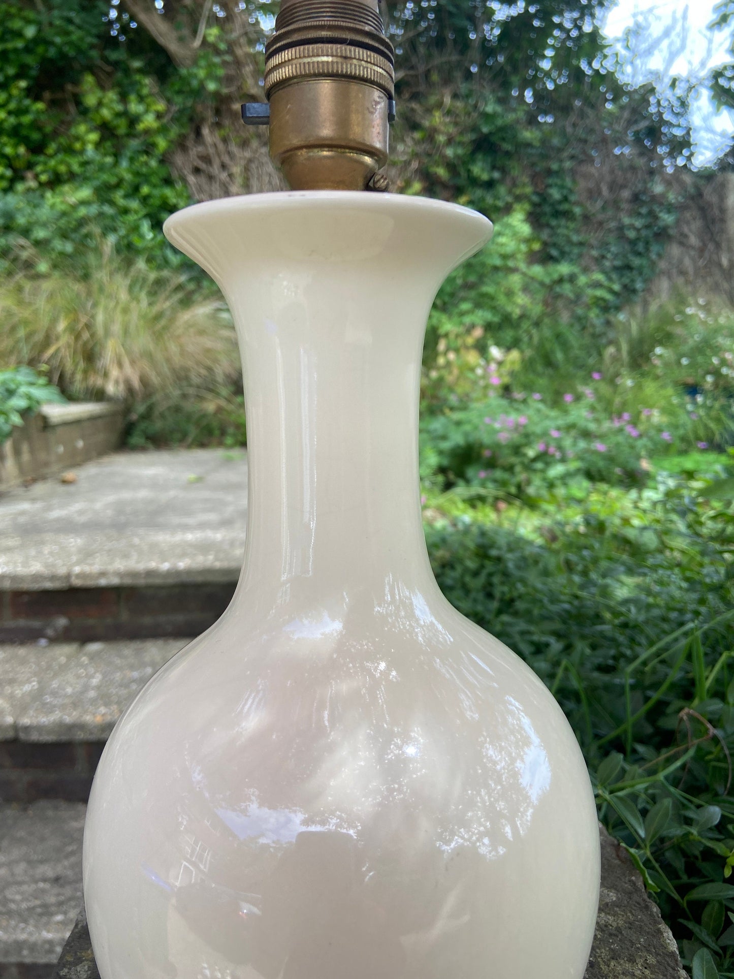 Retro cream ceramic vintage table lamp - lovely bottle shape, working condition