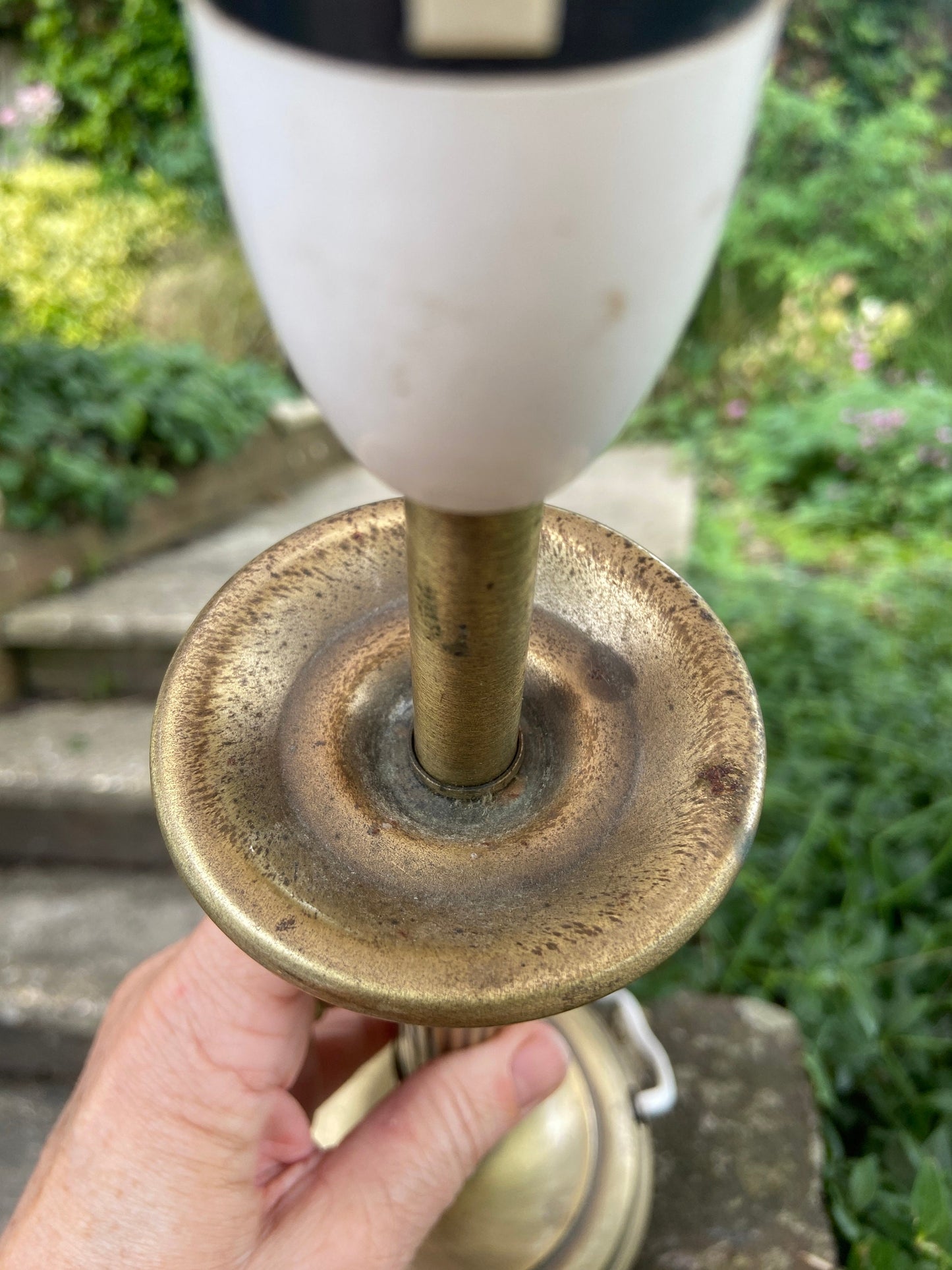 Brass effect metal vintage table lamp - working condition, antique gold bronze colouring, classic stick style