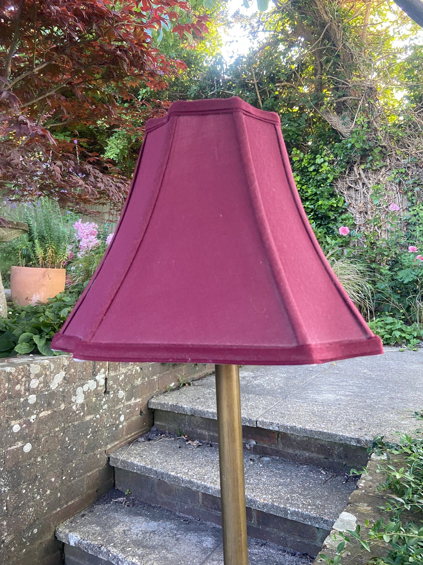 Delightful vintage very tall metal lamp (antique bronze gold colour) with maroon vintage shade, quality vintage table lamp working condition